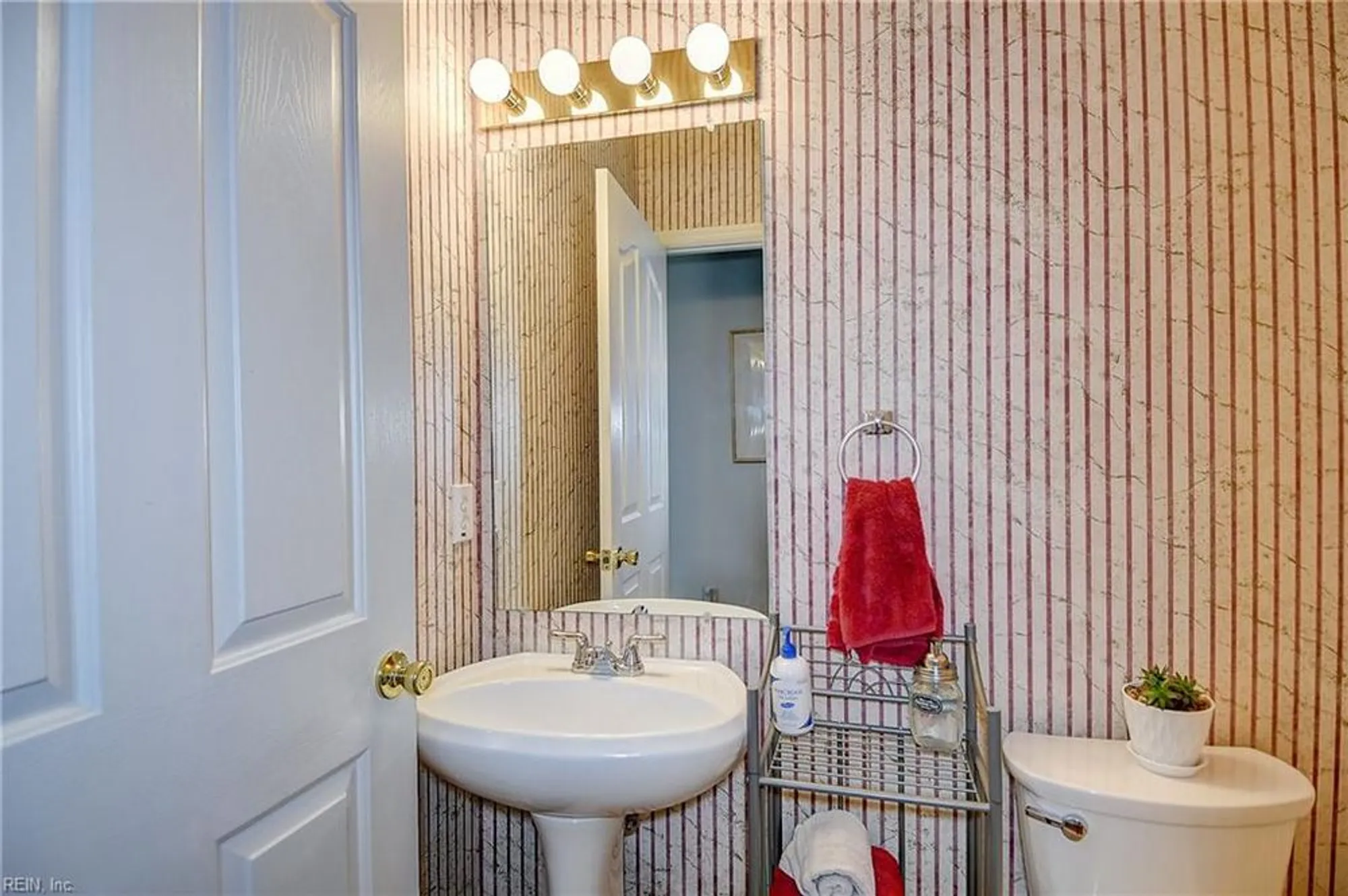 Property Slideshow image 29 of 49 | 3008 looking glass ct, Virginia Beach, VA, 23456