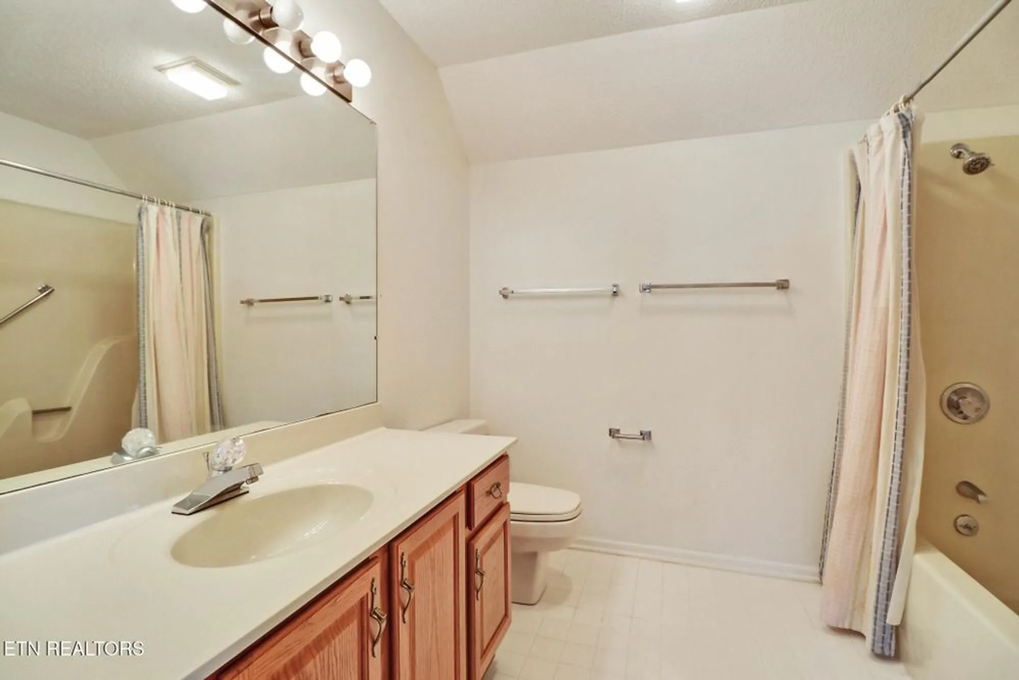 Property Slideshow image 46 of 55 | 11 kingsboro ln, Crossville, TN, 38558