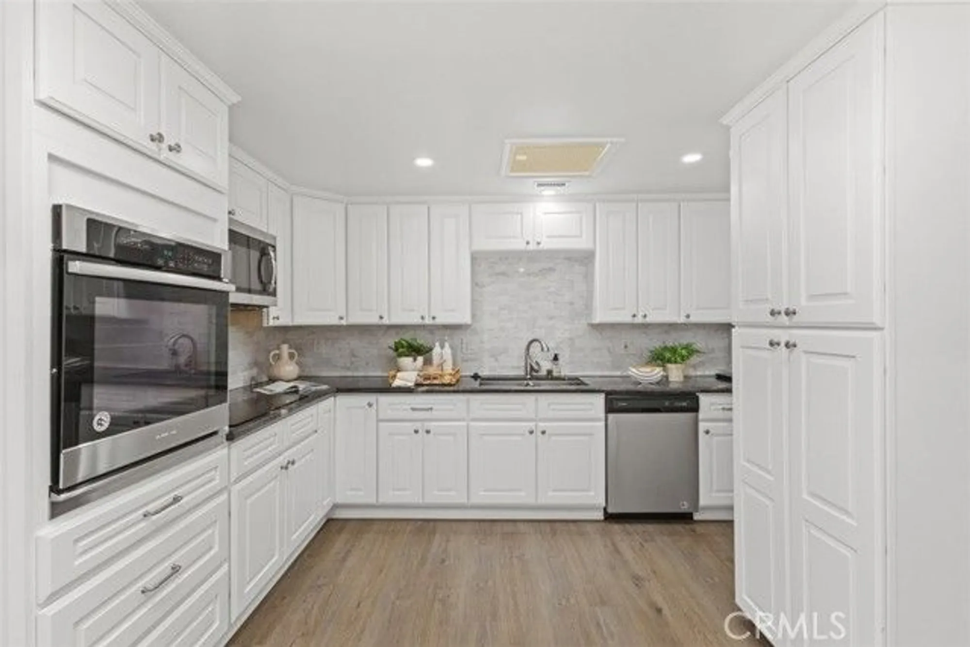 Property Slideshow image 12 of 38 | 13451 danbury ln # m6-133d, Seal Beach, CA, 90740