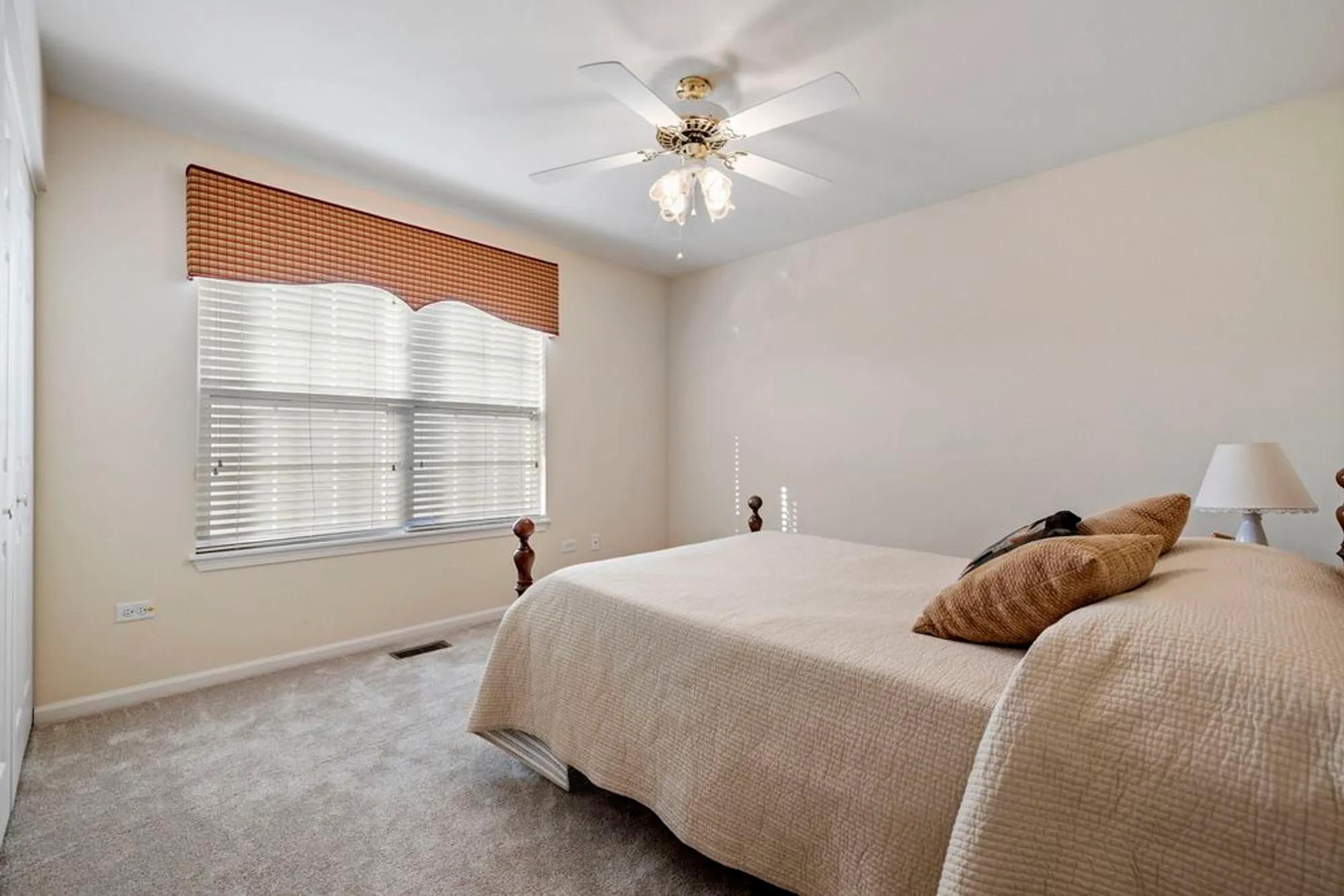 Property Slideshow image 22 of 28 | 16415 grandwood lake dr, Crest Hill, IL, 60403