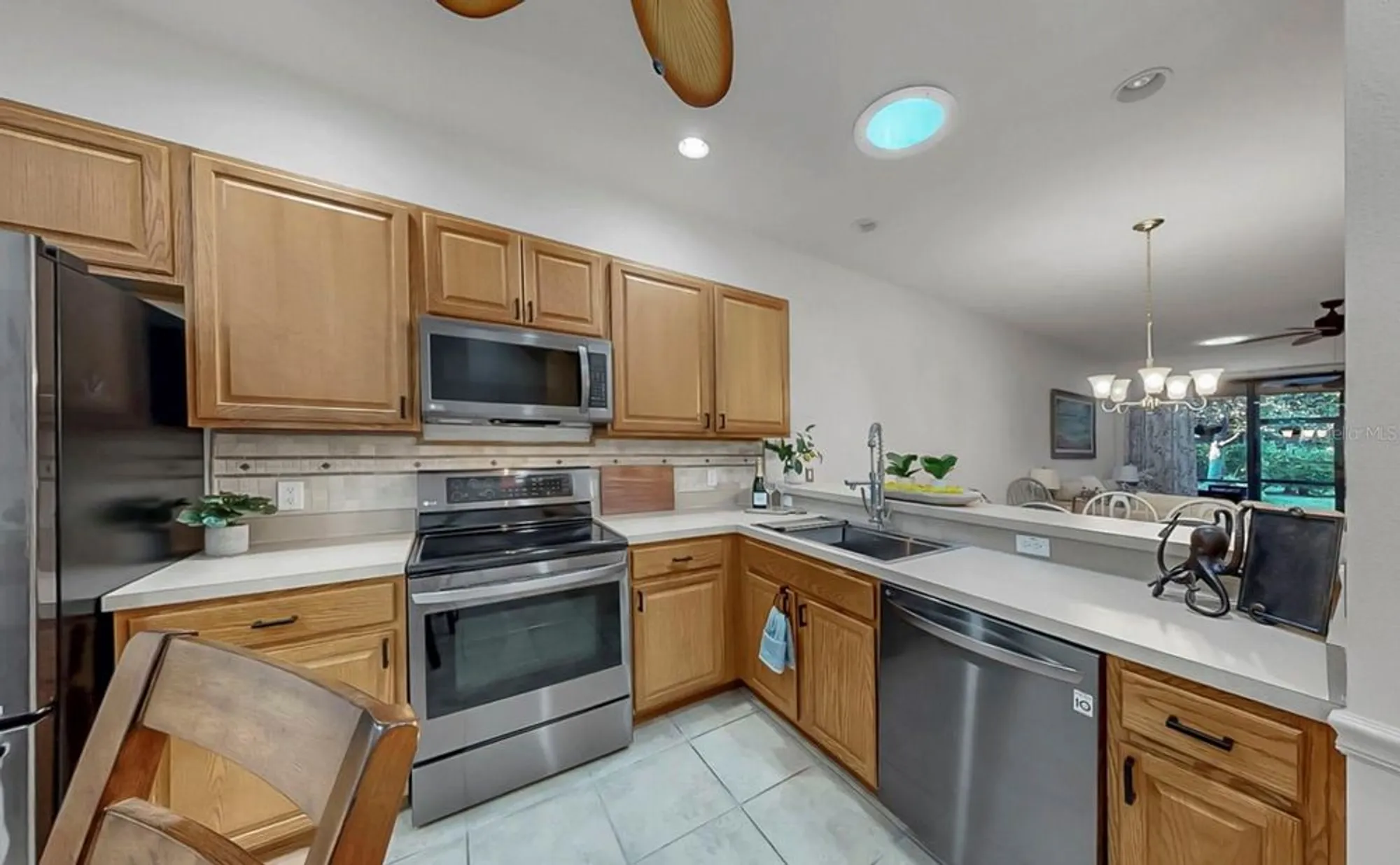 Property Slideshow image 9 of 41 | 313 seneca falls dr, Apollo Beach, FL, 33572