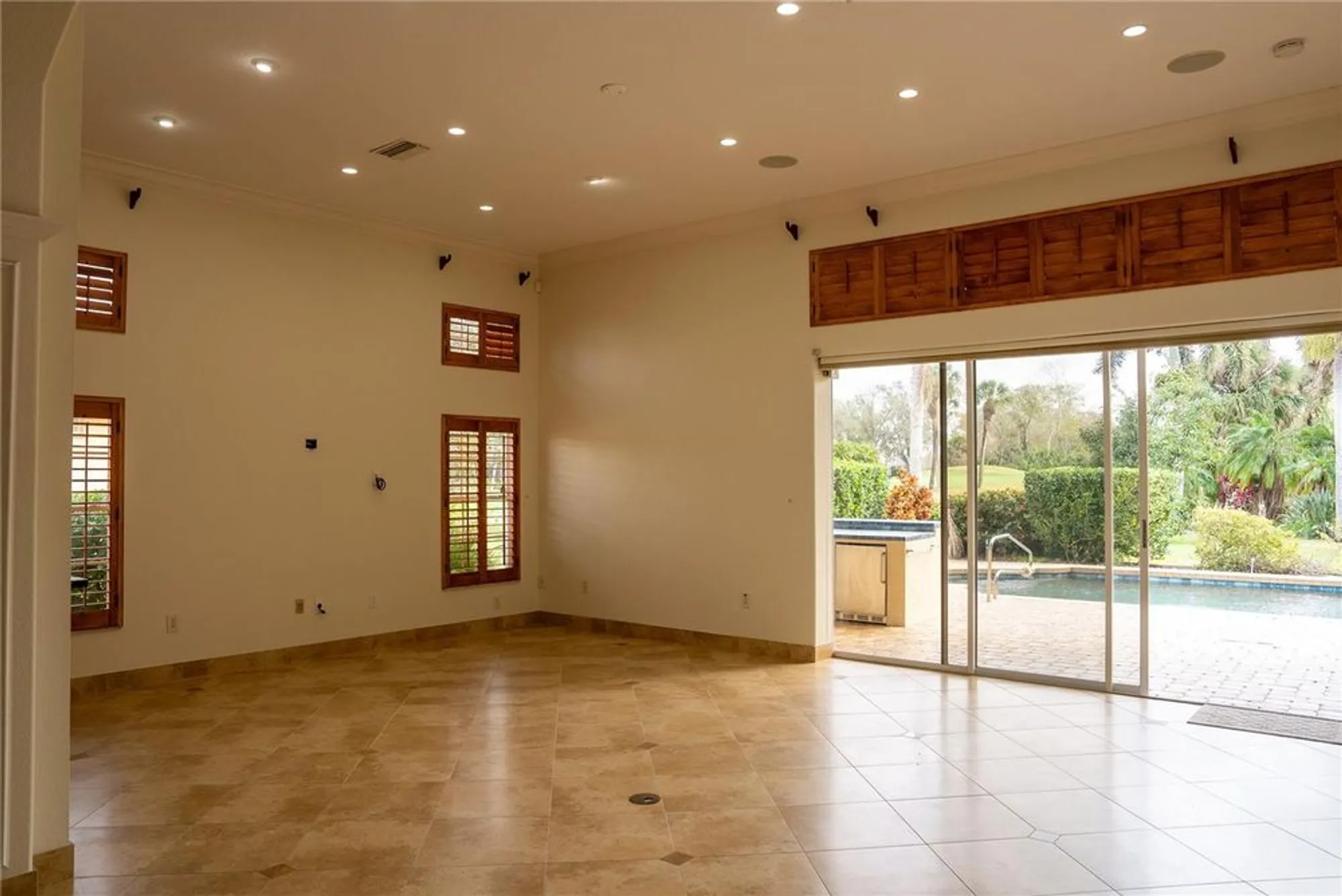 Property Slideshow image 18 of 37 | 326 saint george ct 14, Venice, FL, 34293