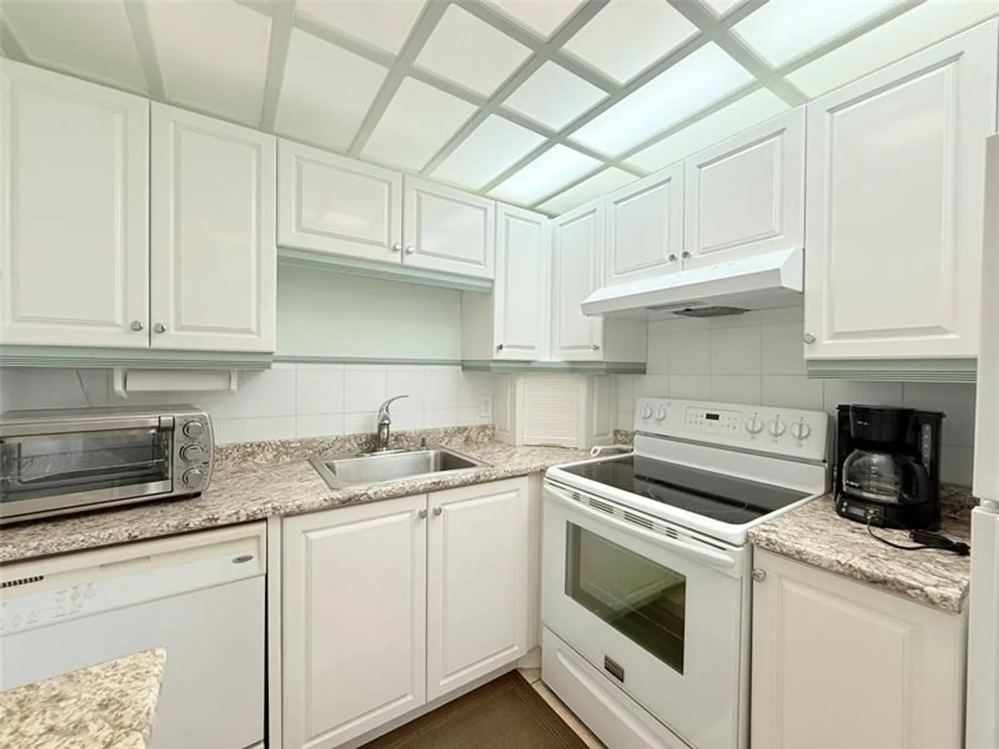 Property Slideshow image 14 of 45 | 15 markham a # 15, Deerfield Beach, FL, 33442
