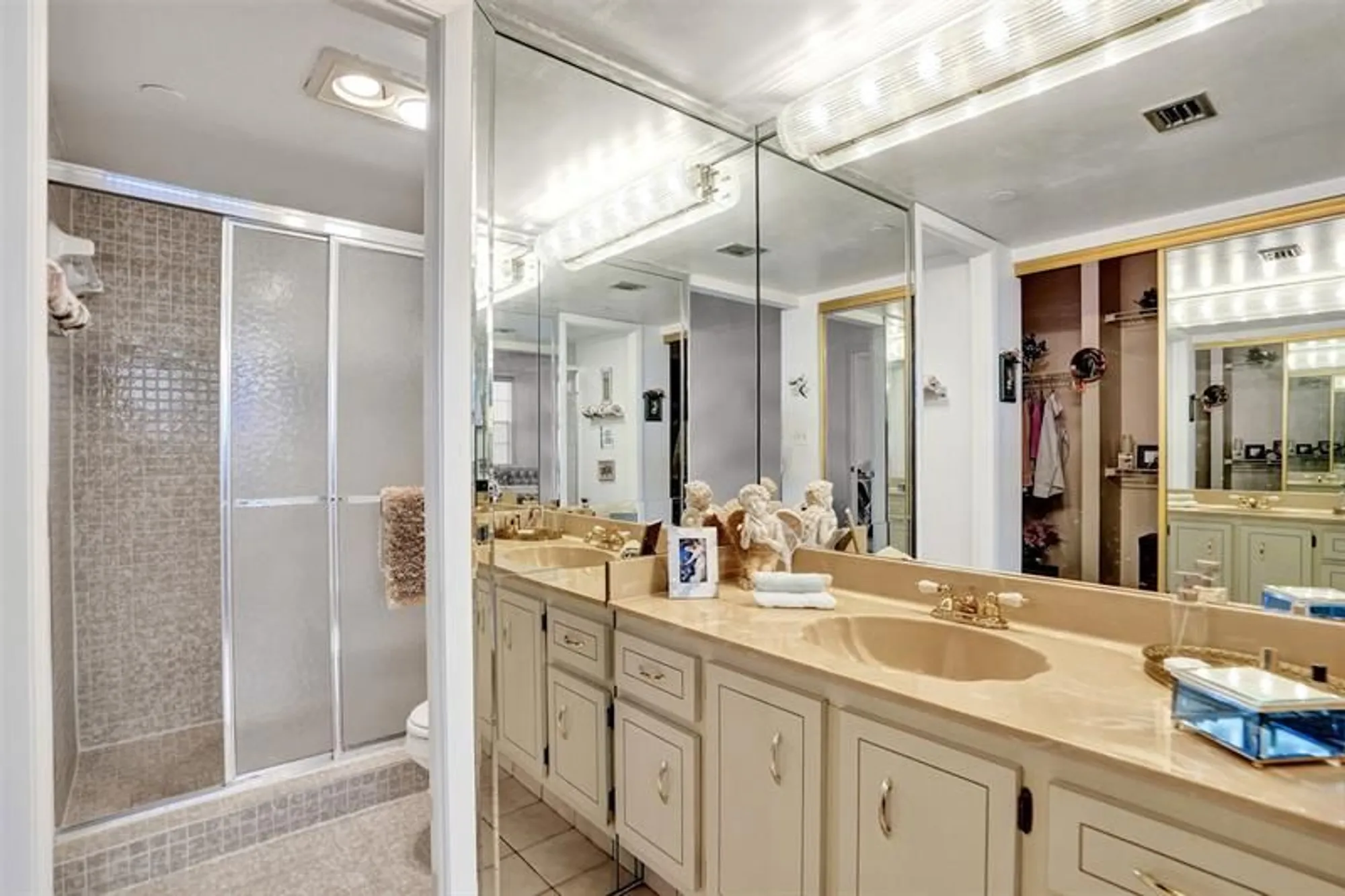Property Slideshow image 36 of 71 | 1100 saint charles pl 612, Pembroke Pines, FL, 33026