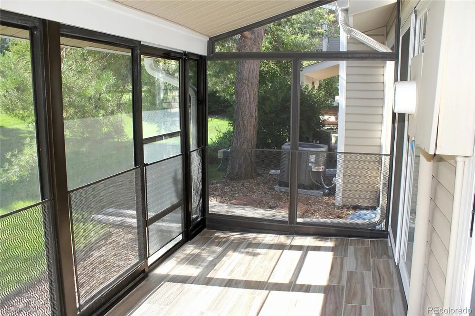 Property Slideshow image 25 of 35 | 2734 s heather gardens way, Aurora, CO, 80014