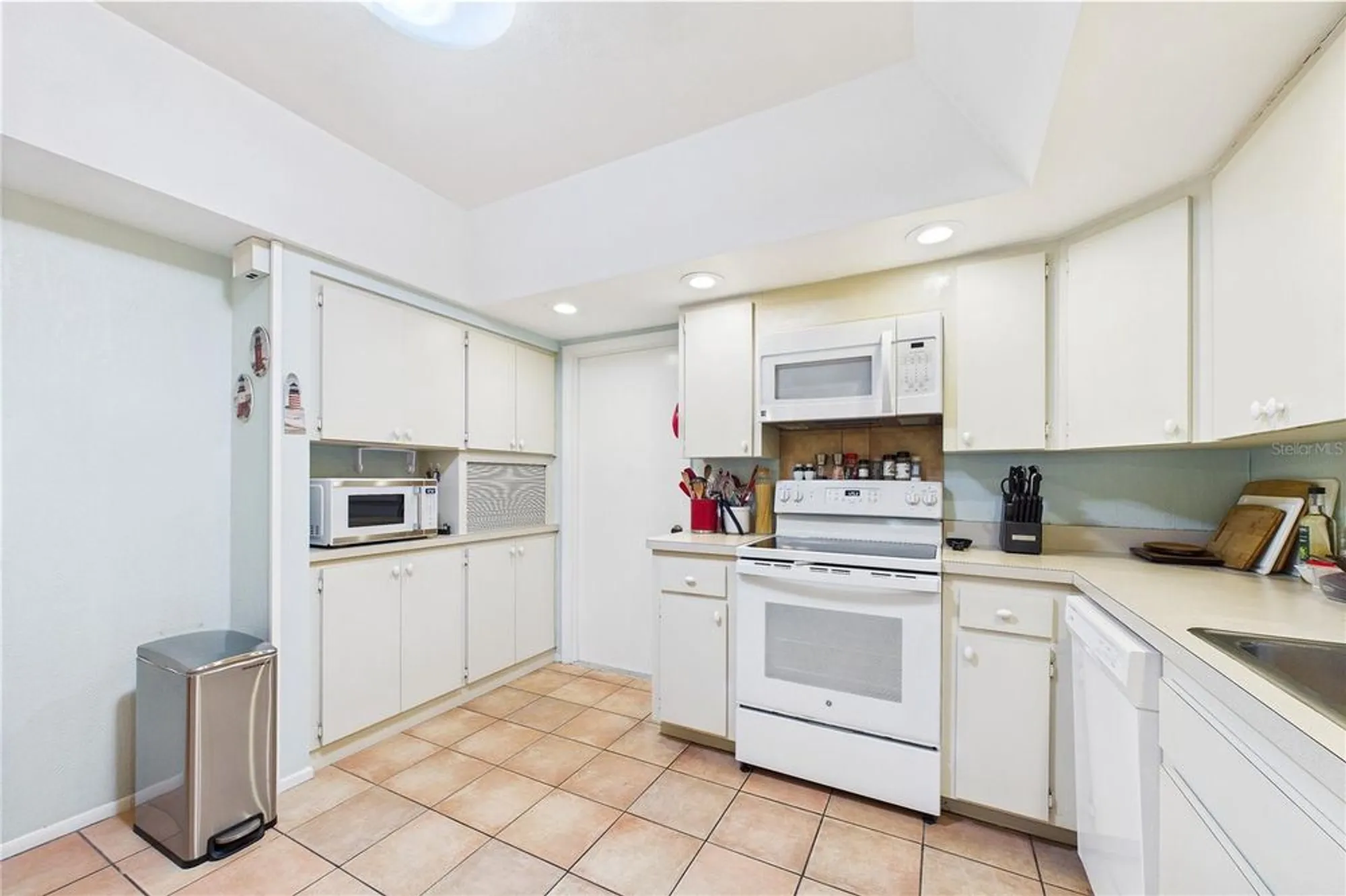 Property Slideshow image 15 of 64 | 6948 w country club dr, Sarasota, FL, 34243