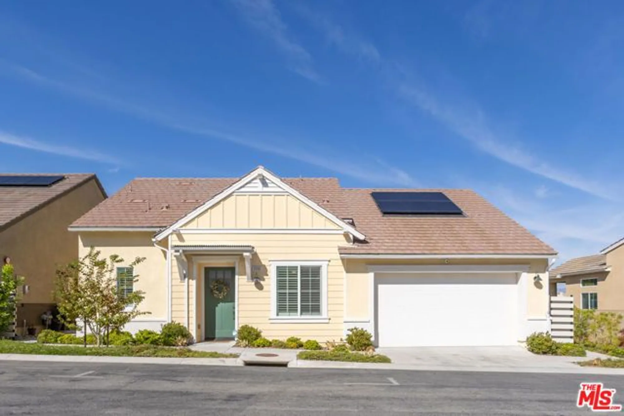 Property Slideshow image 1 of 33 | 25105 citron ln, Canyon Country, CA, 91387