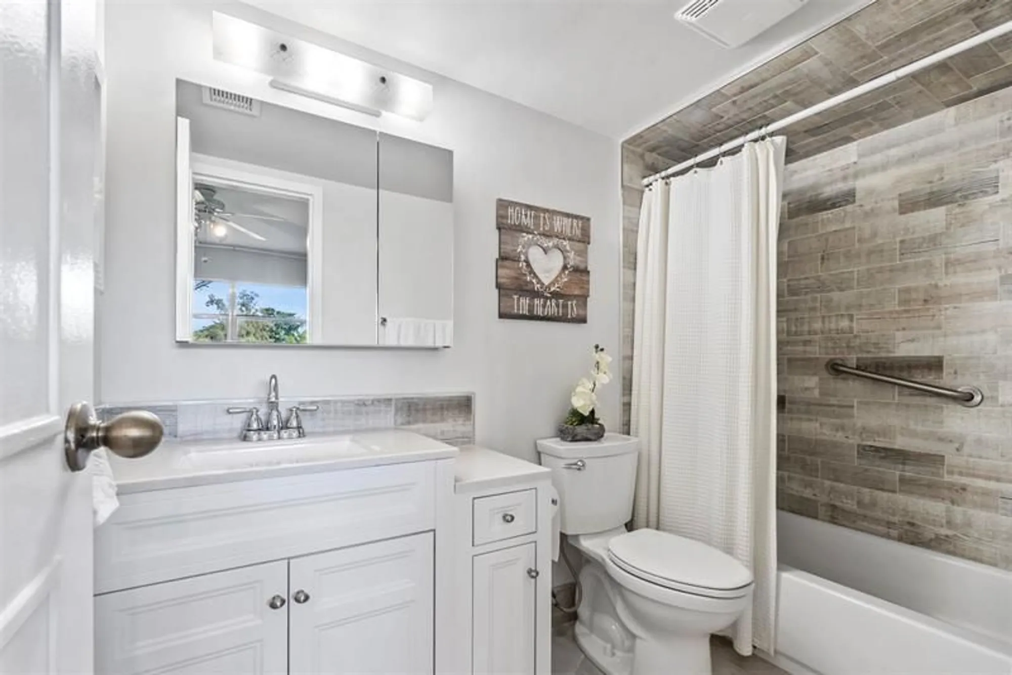 Property Slideshow image 15 of 30 | 1035 country club dr apt 203, Margate, FL, 33063