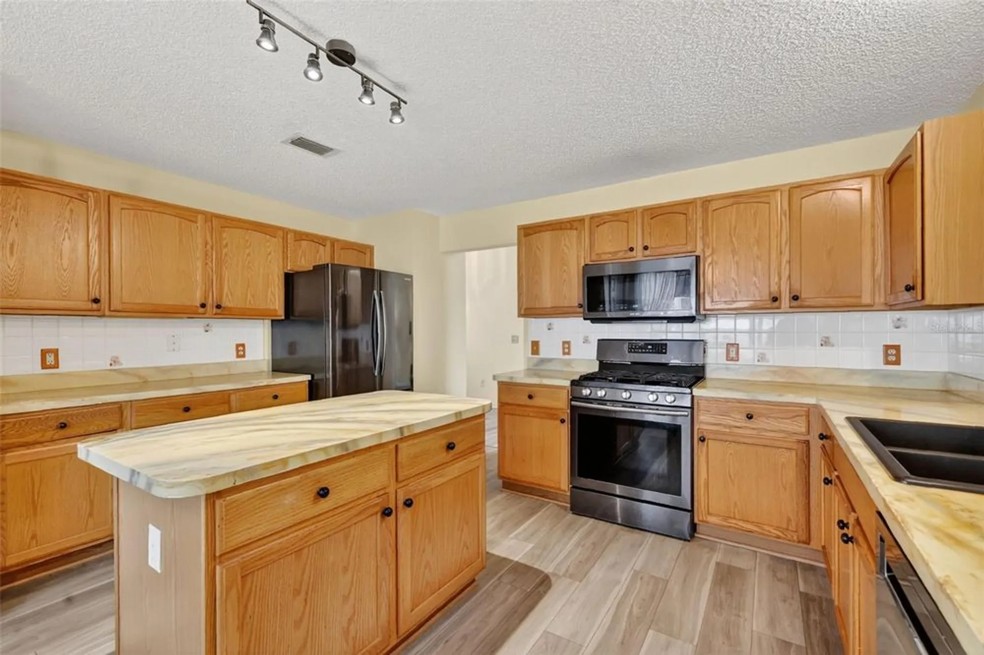 Property Slideshow image 14 of 37 | 2630 caribe dr, The Villages, FL, 32162