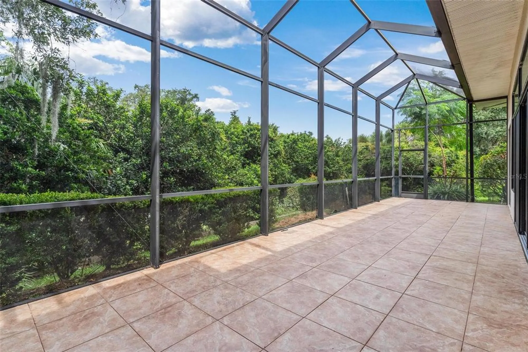 Property Slideshow image 13 of 49 | 5239 grove mnr, Lady Lake, FL, 32159