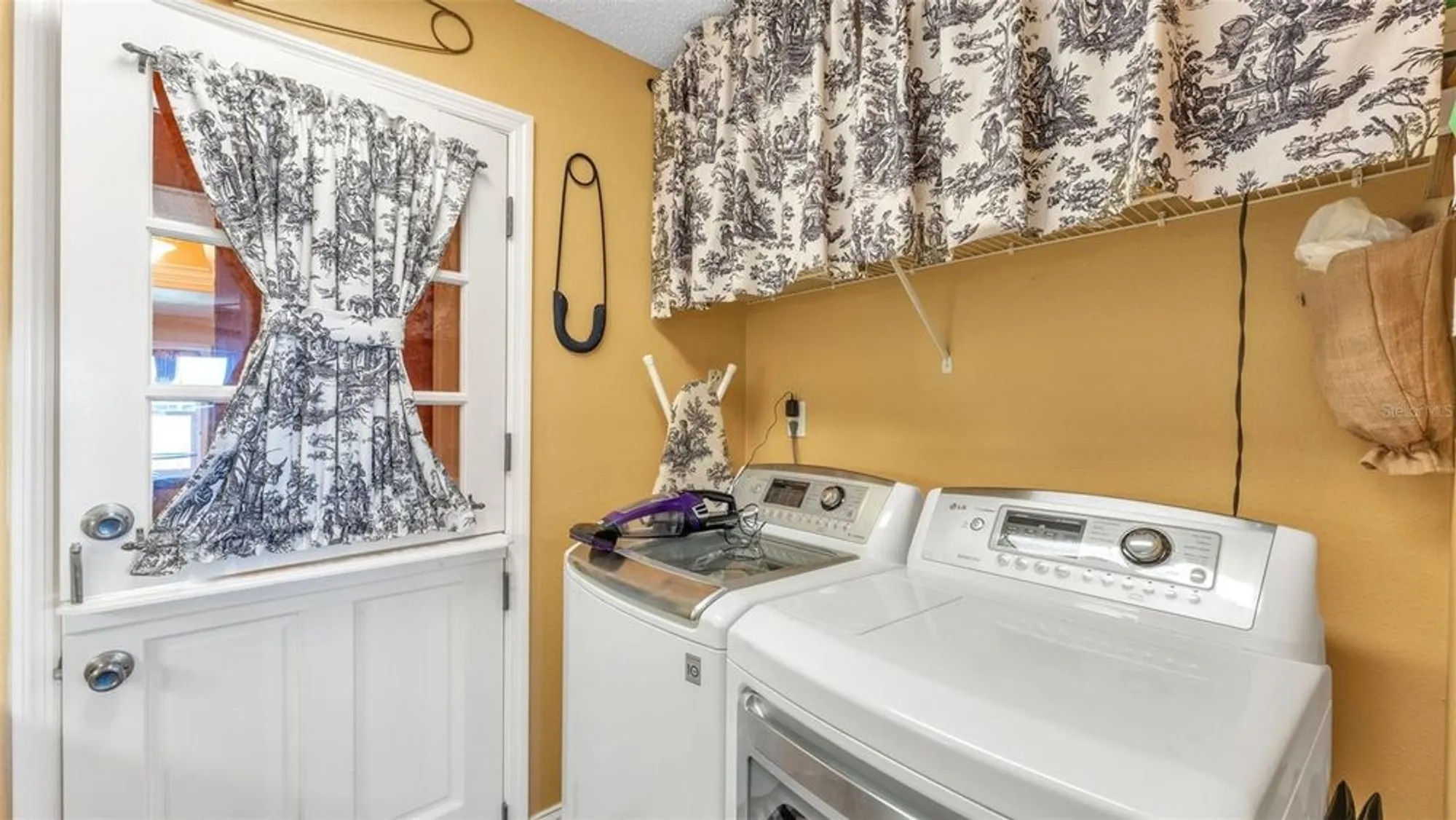 Property Slideshow image 24 of 49 | 6189 magpie dr, Lakeland, FL, 33809