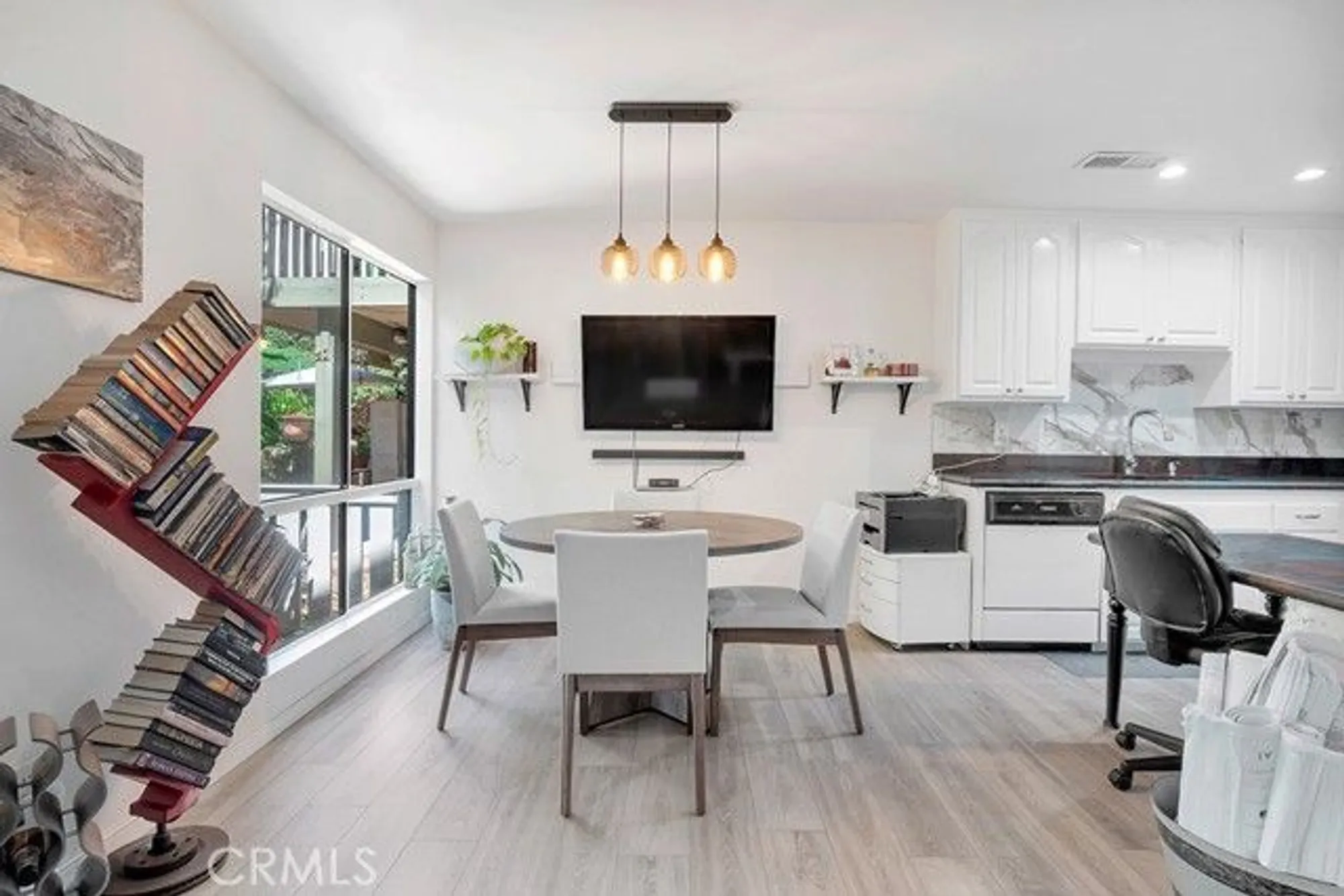 Property Slideshow image 8 of 22 | 291 sequoia ct apt 13, Thousand Oaks, CA, 91360