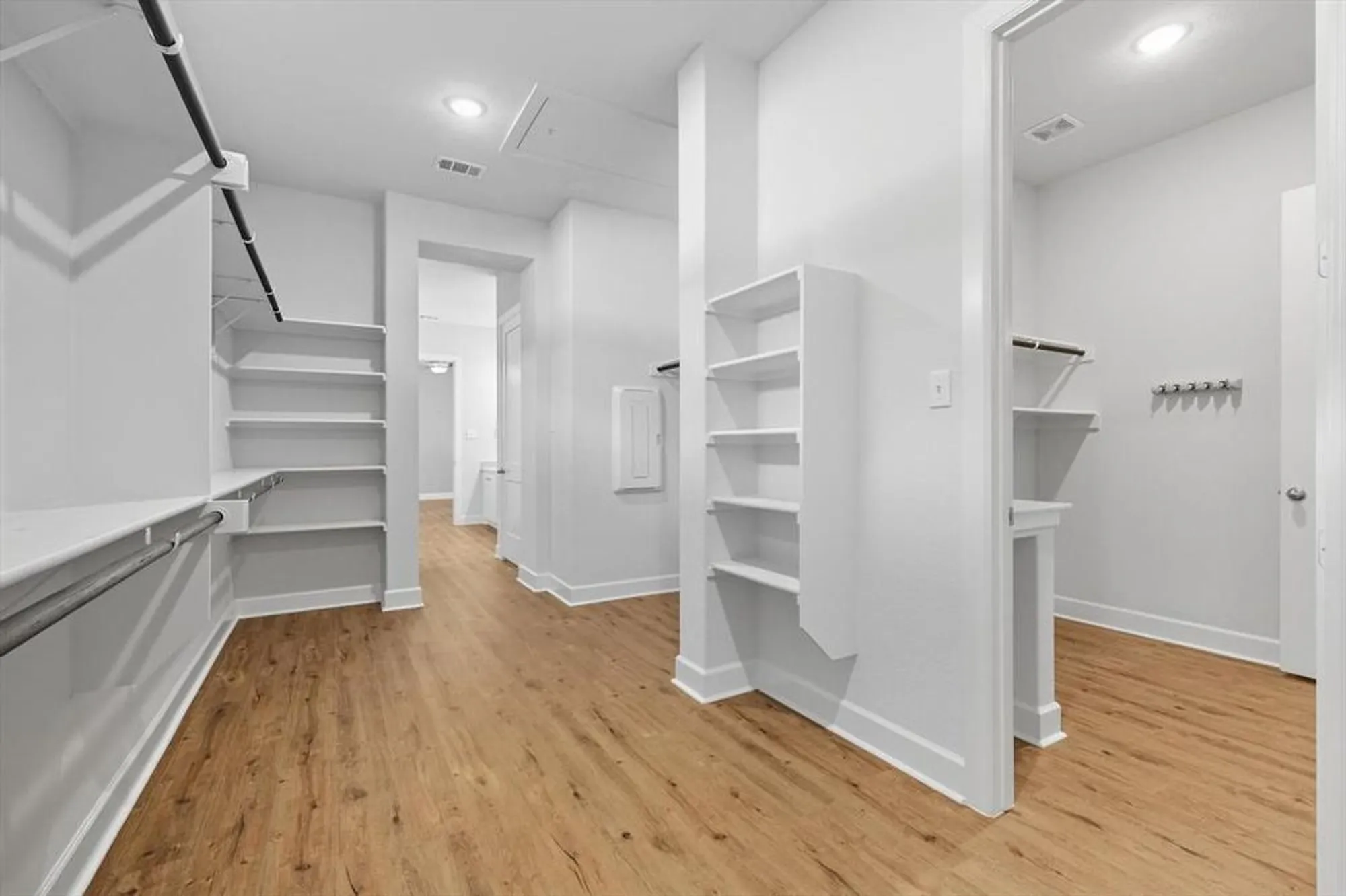 Property Slideshow image 27 of 40 | 4815 beaver creek dr, Arlington, TX, 76005