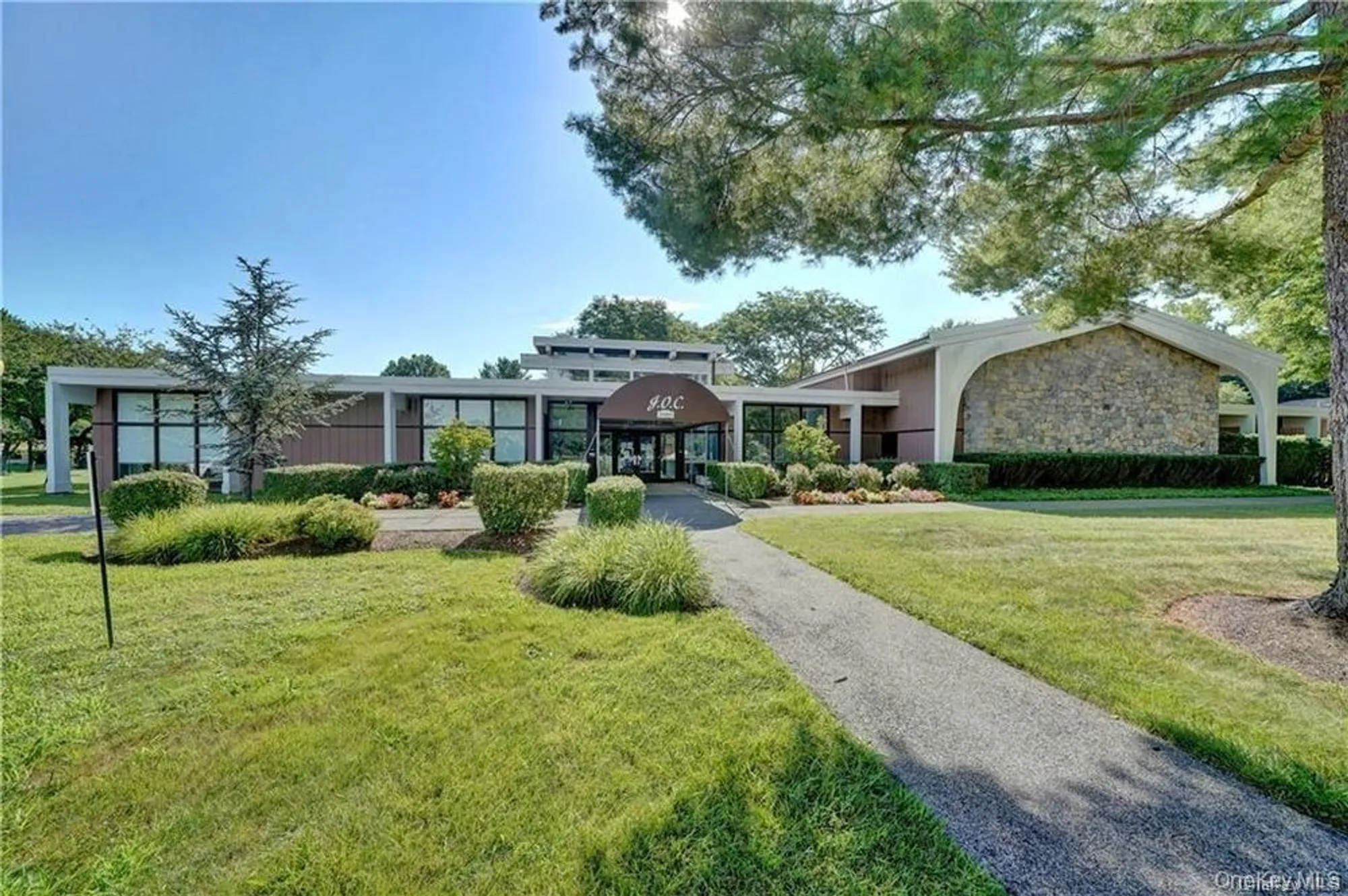 Property Slideshow image 33 of 44 | 41 jefferson oval b, Yorktown Heights, NY, 10598