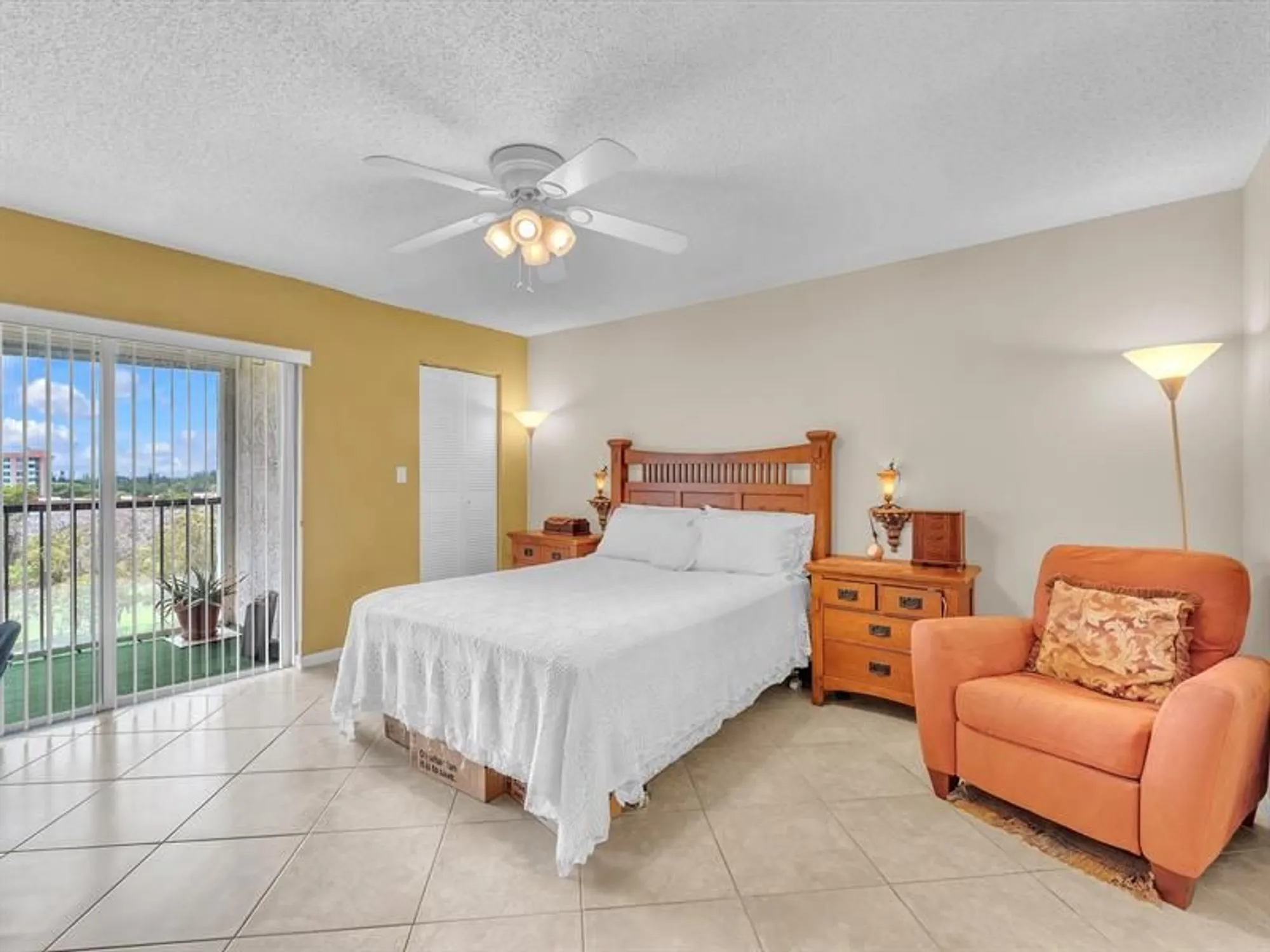 Property Slideshow image 11 of 28 | 5860 nw 44th st 804, Lauderhill, FL, 33319