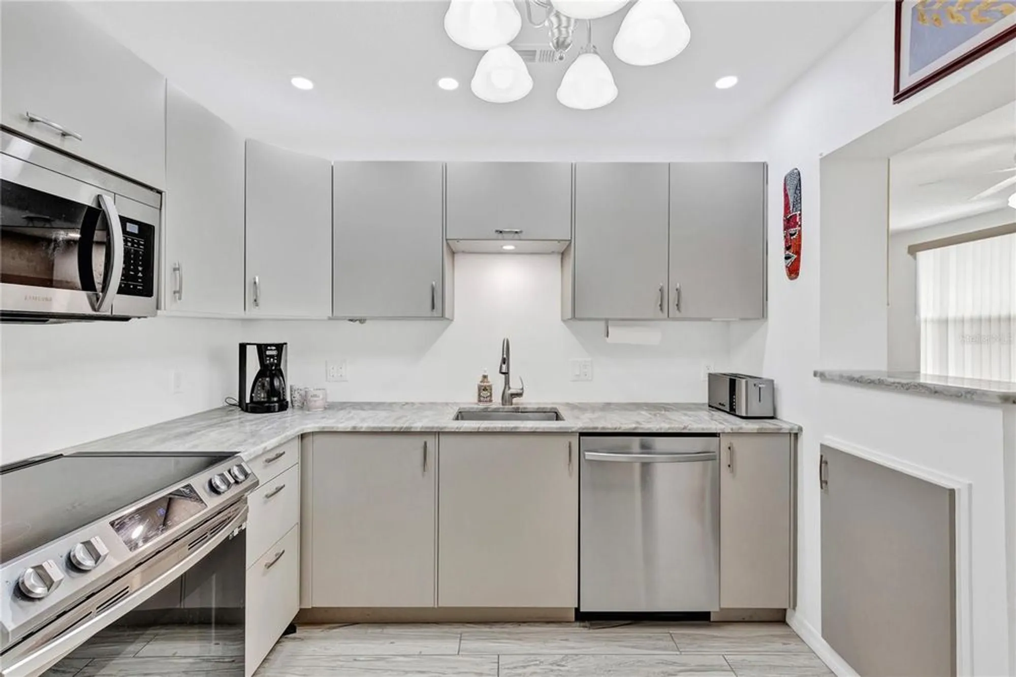 Property Slideshow image 5 of 38 | 2463 brazilia dr apt 31, Clearwater, FL, 33763