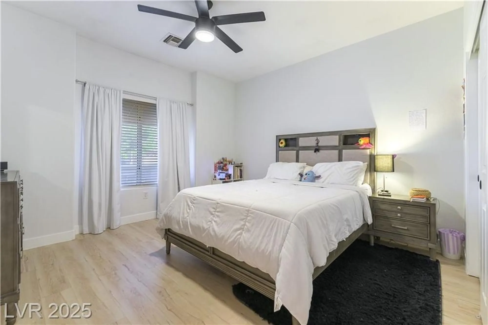 Property Slideshow image 12 of 27 | 2011 sun cliffs st, Las Vegas, NV, 89134