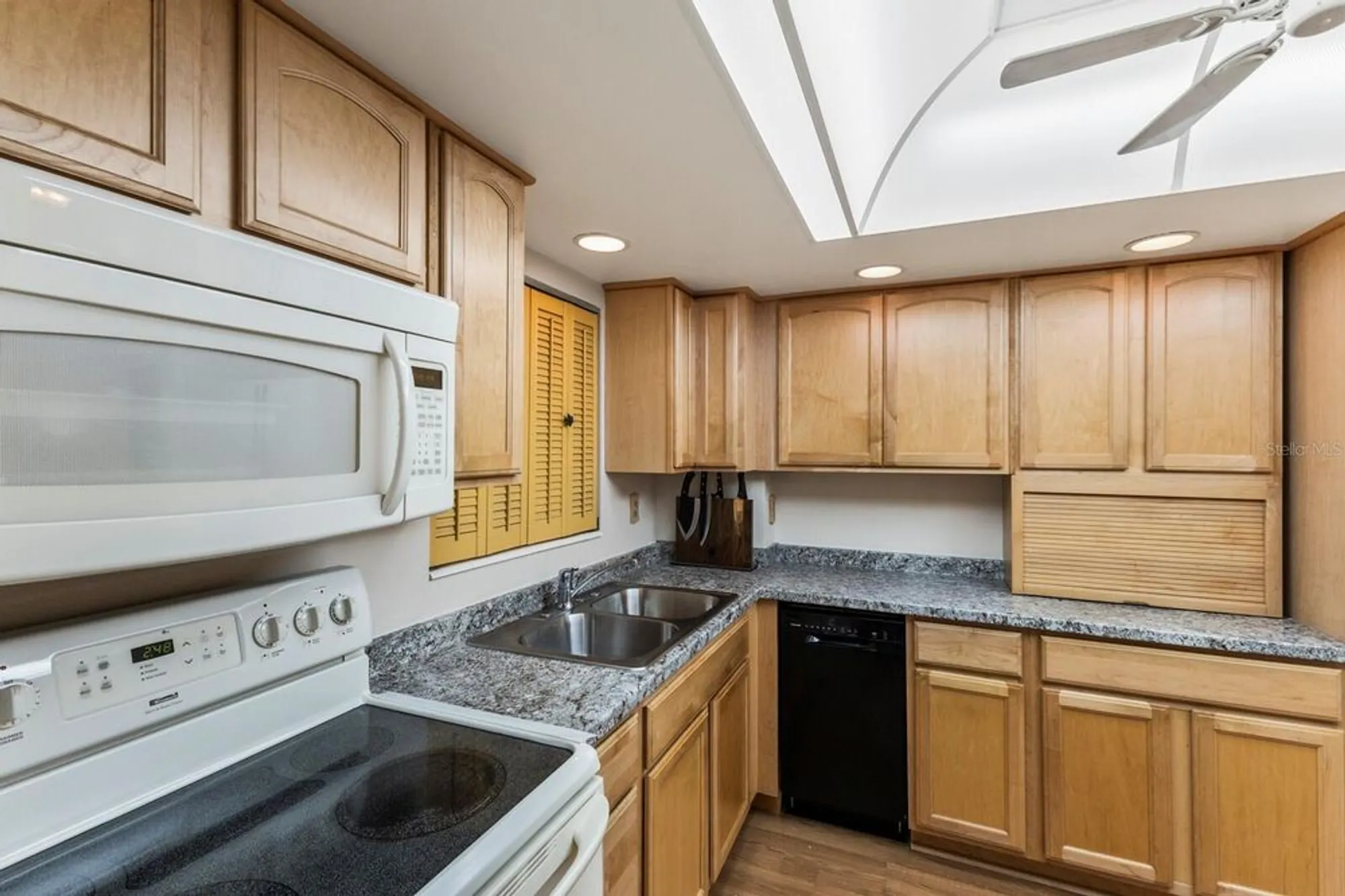 Property Slideshow image 8 of 35 | 4015 lake bayshore dr # 108, Bradenton, FL, 34205