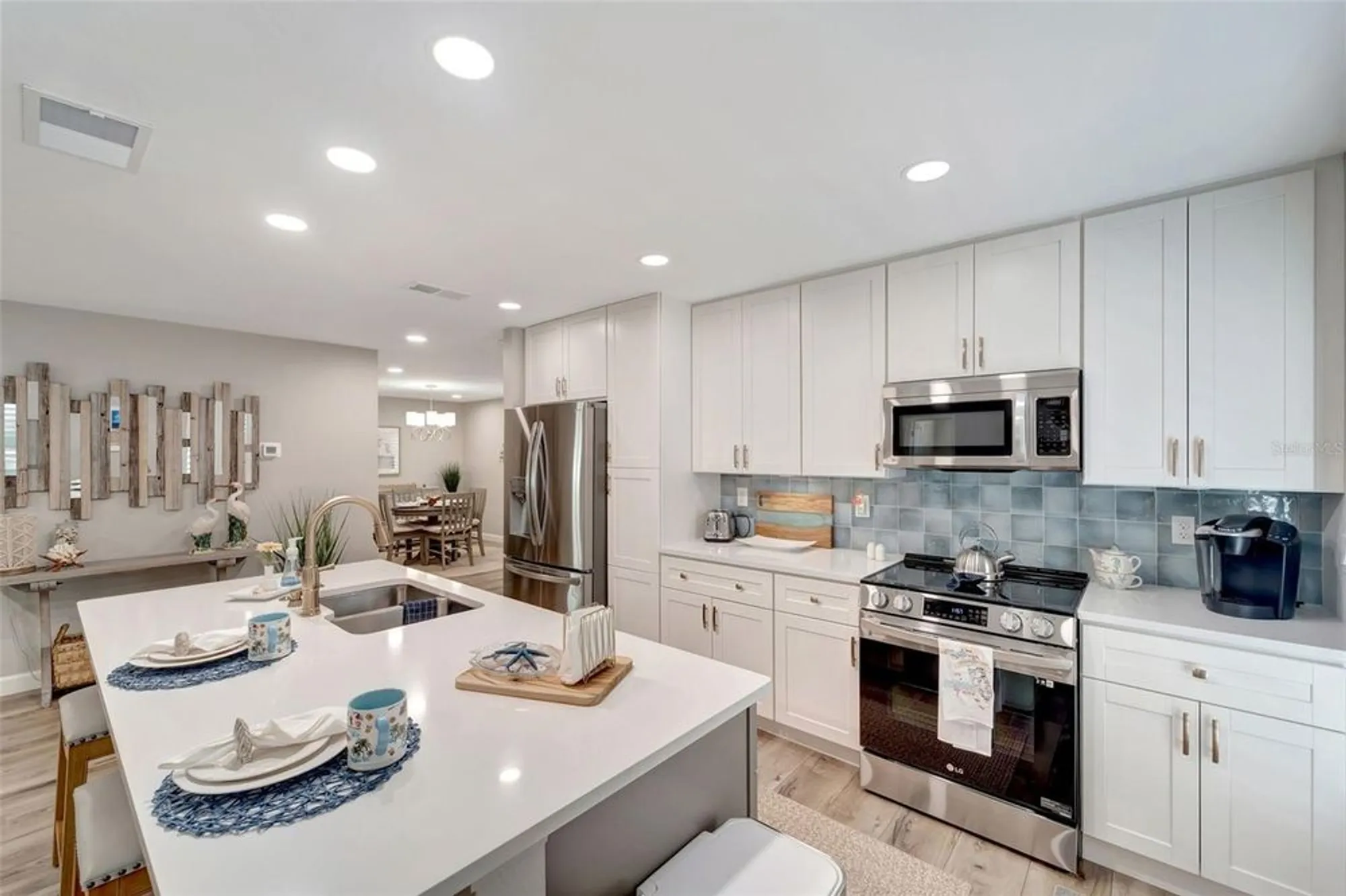 Property Slideshow image 9 of 36 | 3546 auburn ct 240, Sarasota, FL, 34231