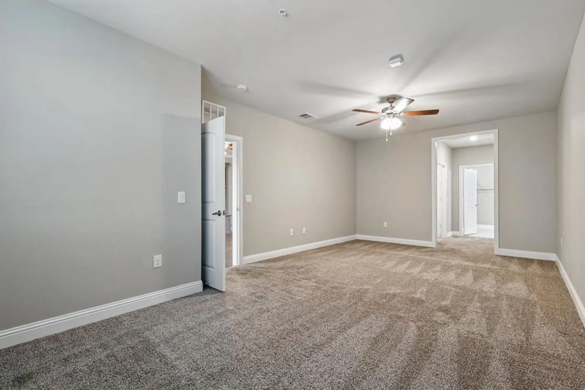 Property Slideshow image 13 of 38 | 1735 wittington pl apt 3308, Dallas, TX, 75234