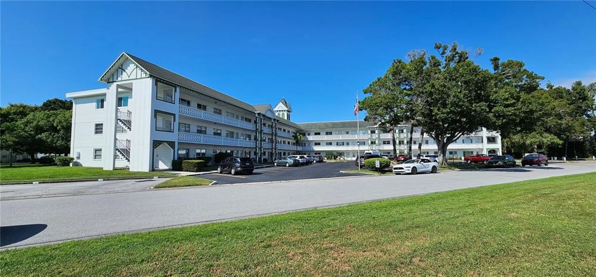 Property Slideshow image 2 of 60 | 2468 florentine way apt 26, Clearwater, FL, 33763