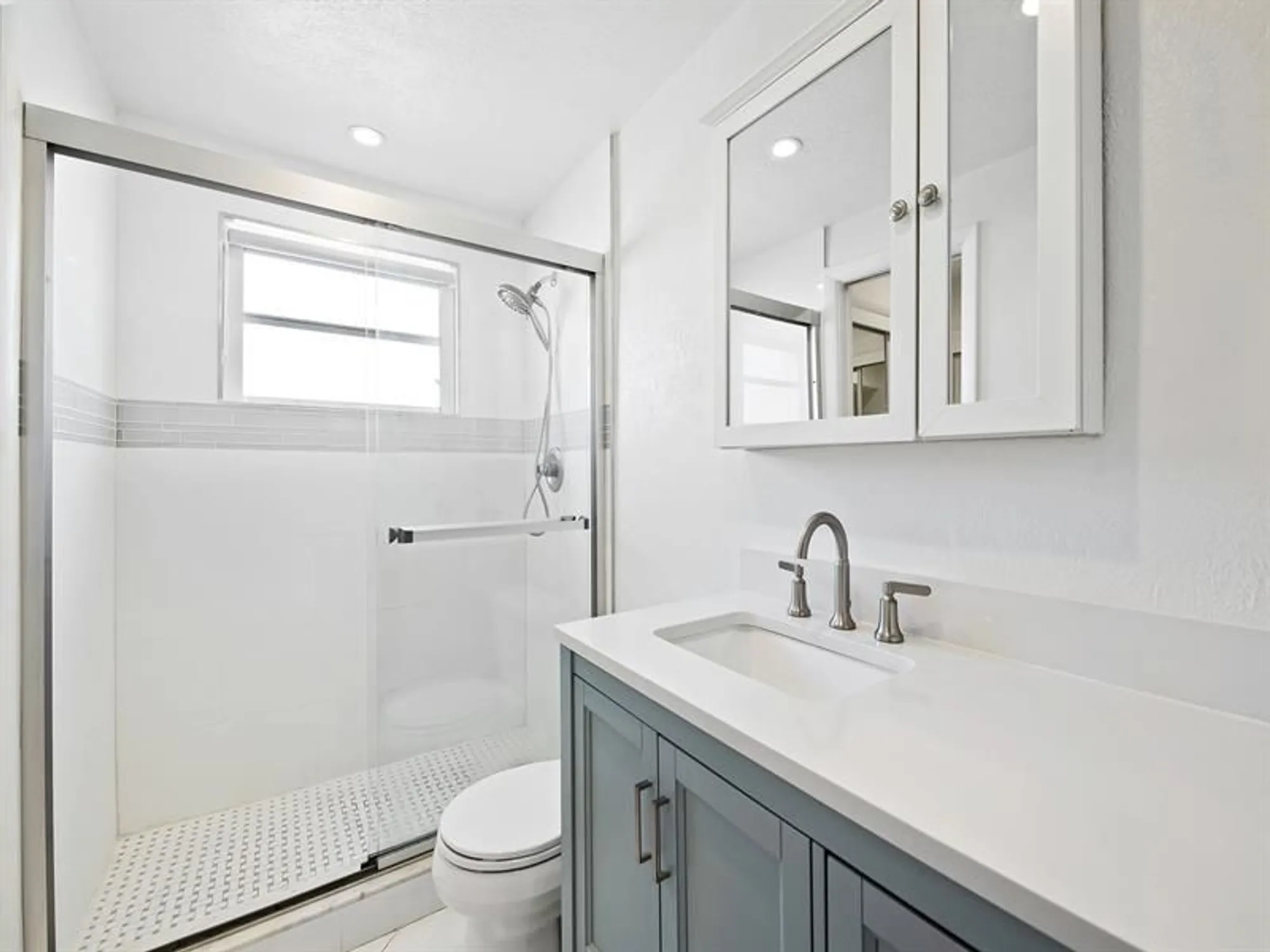 Property Slideshow image 12 of 23 | 329 se 3rd st 305p, Hallandale Beach, FL, 33009