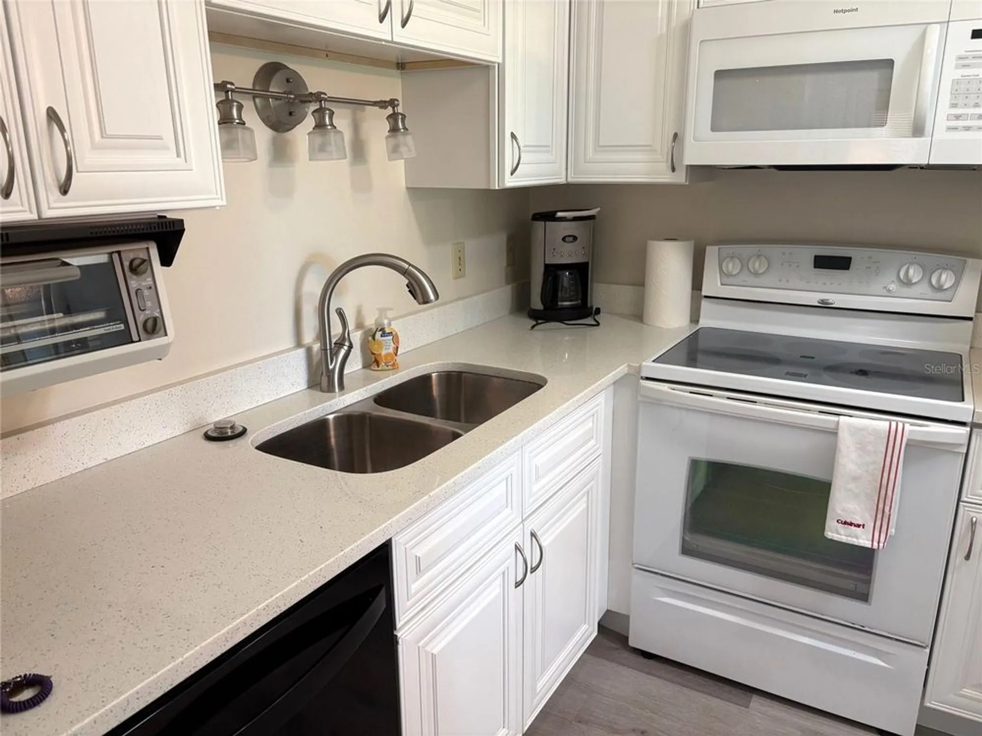 Property Slideshow image 14 of 34 | 1901 canterbury ln 10, Sun City Center, FL, 33573