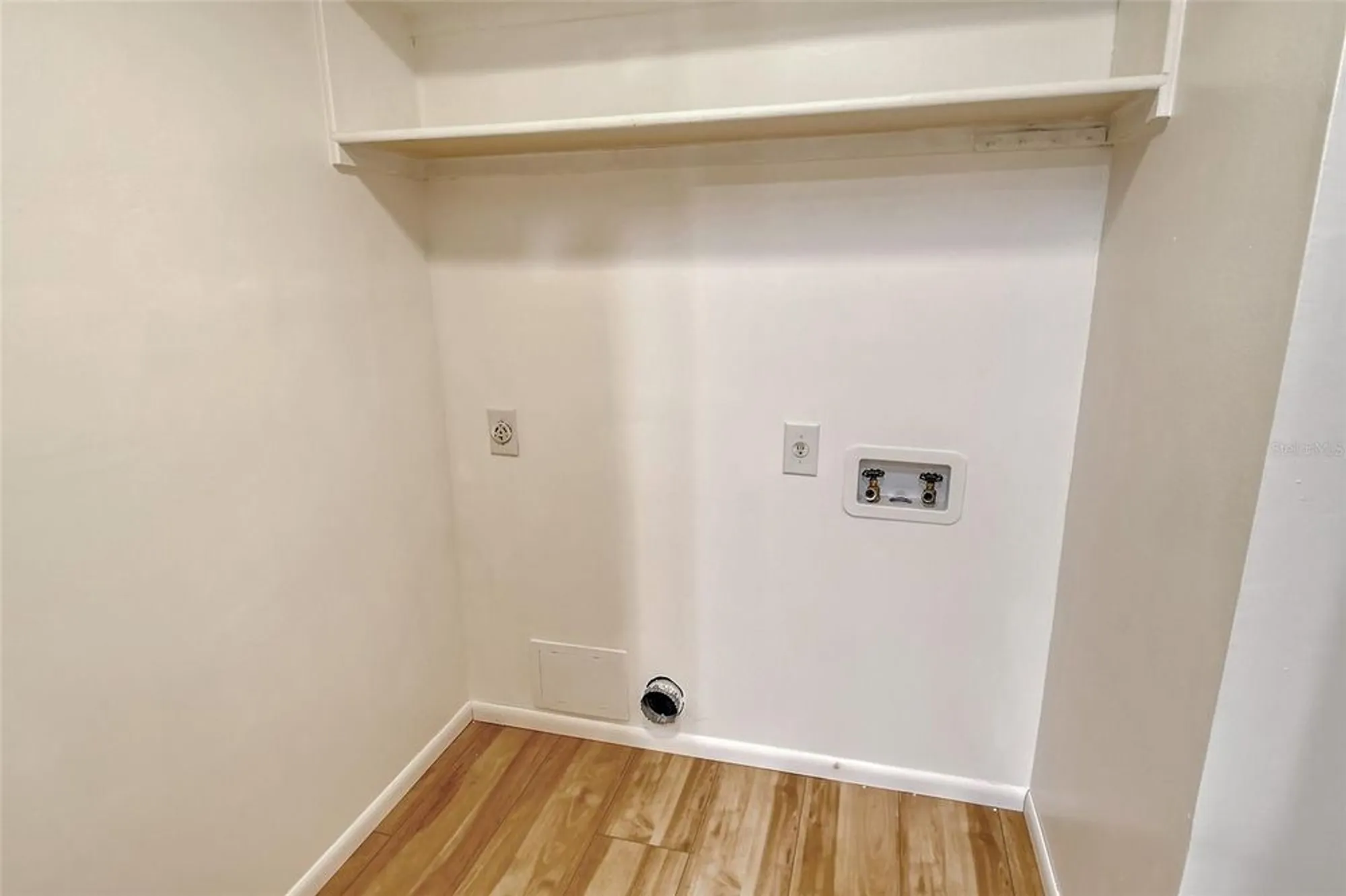 Property Slideshow image 21 of 37 | 6947 woodwind dr 77, Sarasota, FL, 34231