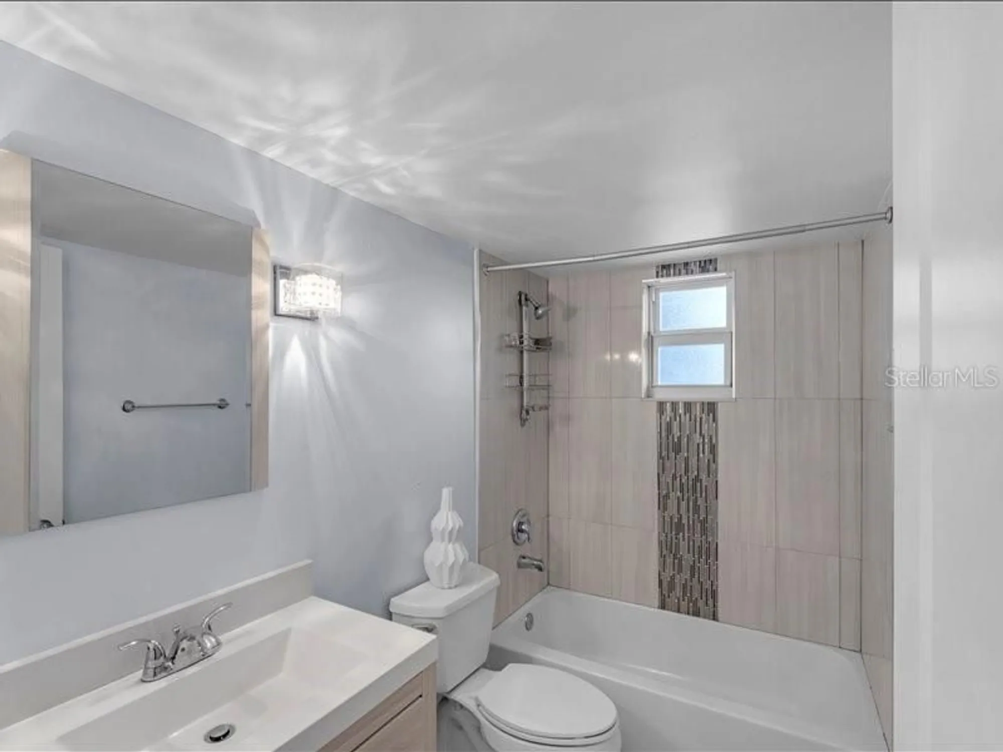 Property Slideshow image 26 of 50 | 2724 garden dr n apt 204, Lake Worth, FL, 33461