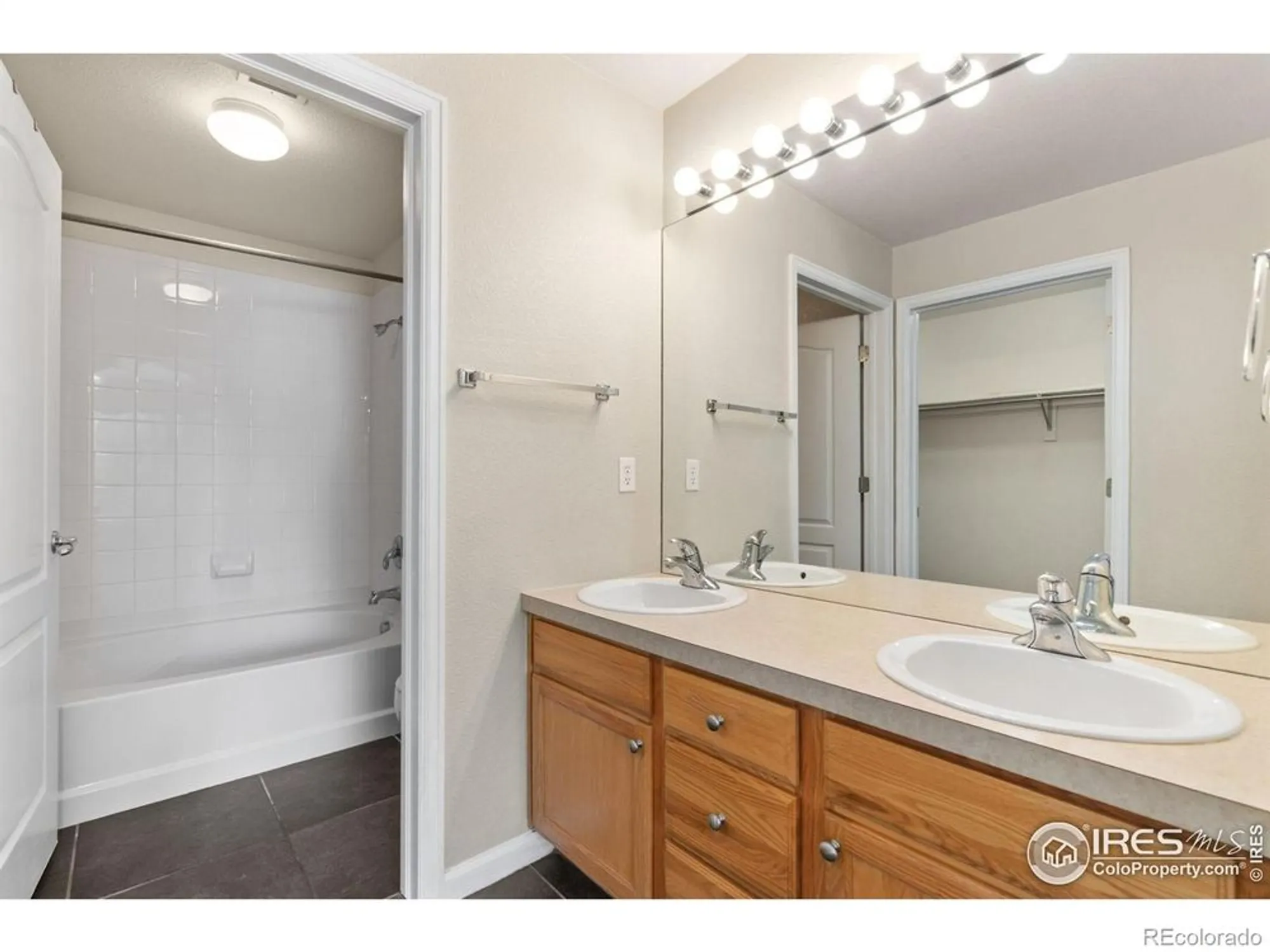 Property Slideshow image 14 of 19 | 4725 hahns peak dr unit 204, Loveland, CO, 80538