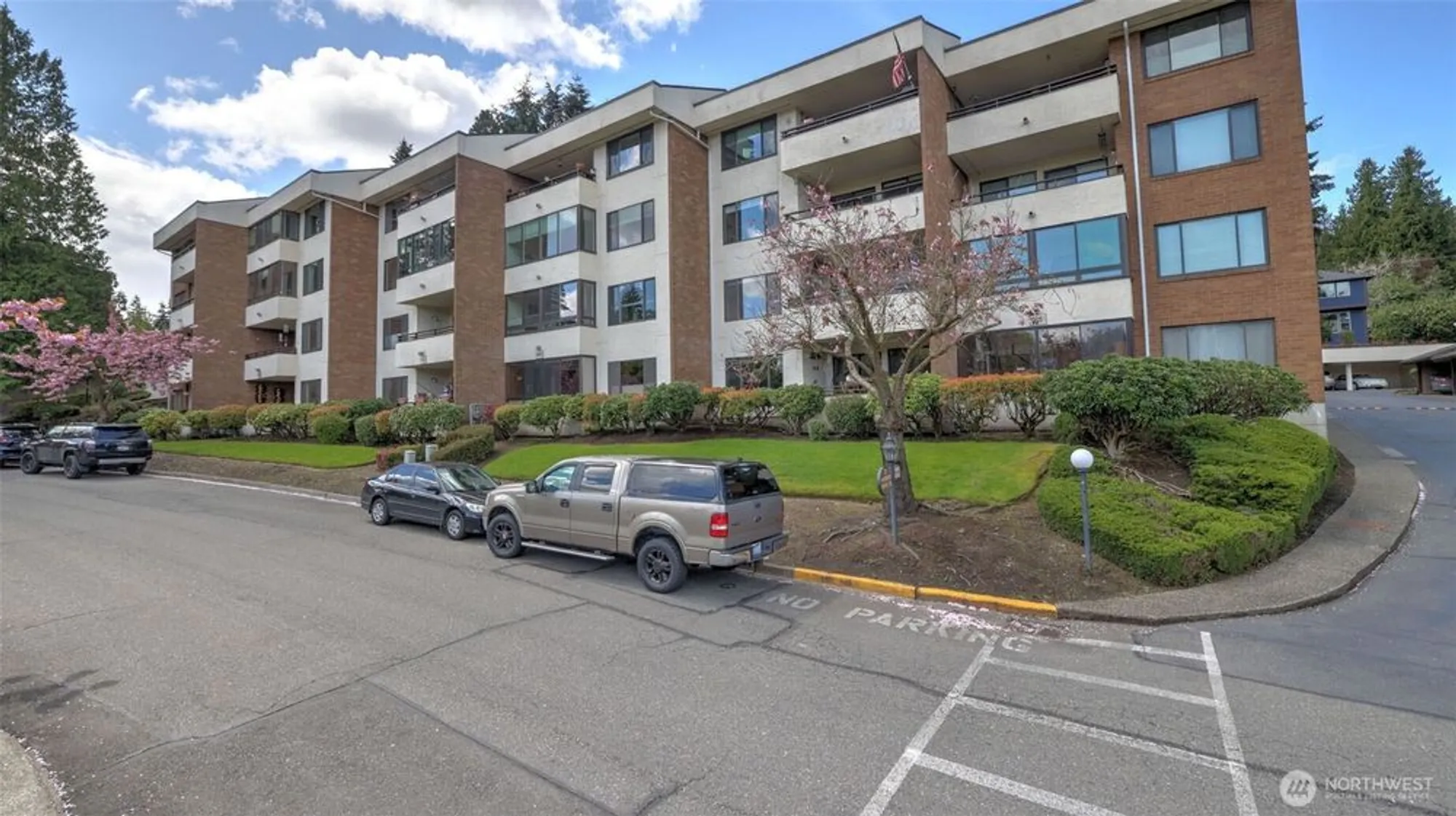 Property Slideshow image 15 of 23 | 10821 glen acres dr s c, Seattle, WA, 98168