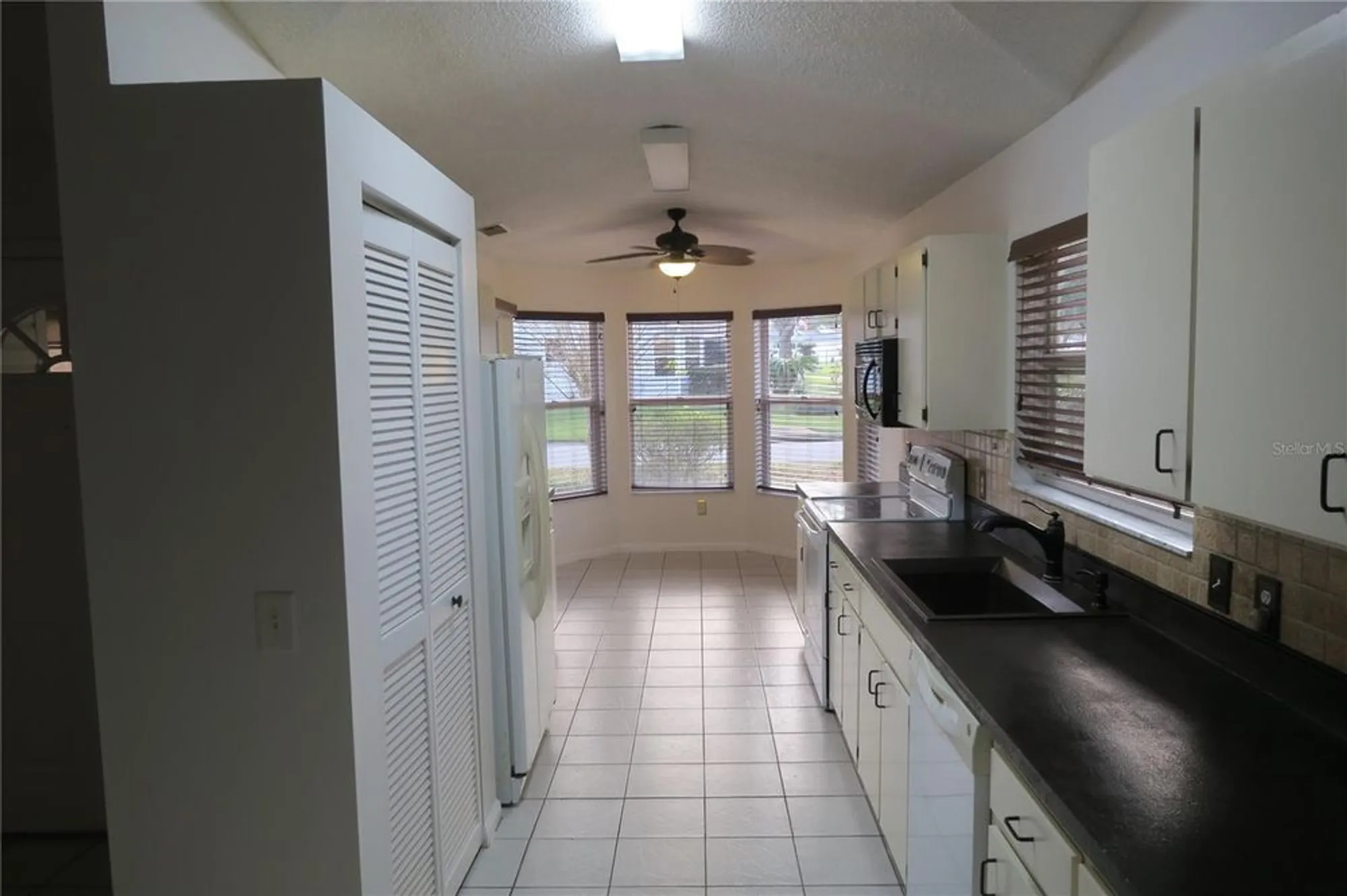 Property Slideshow image 4 of 72 | 32512 oak park dr, Leesburg, FL, 34748