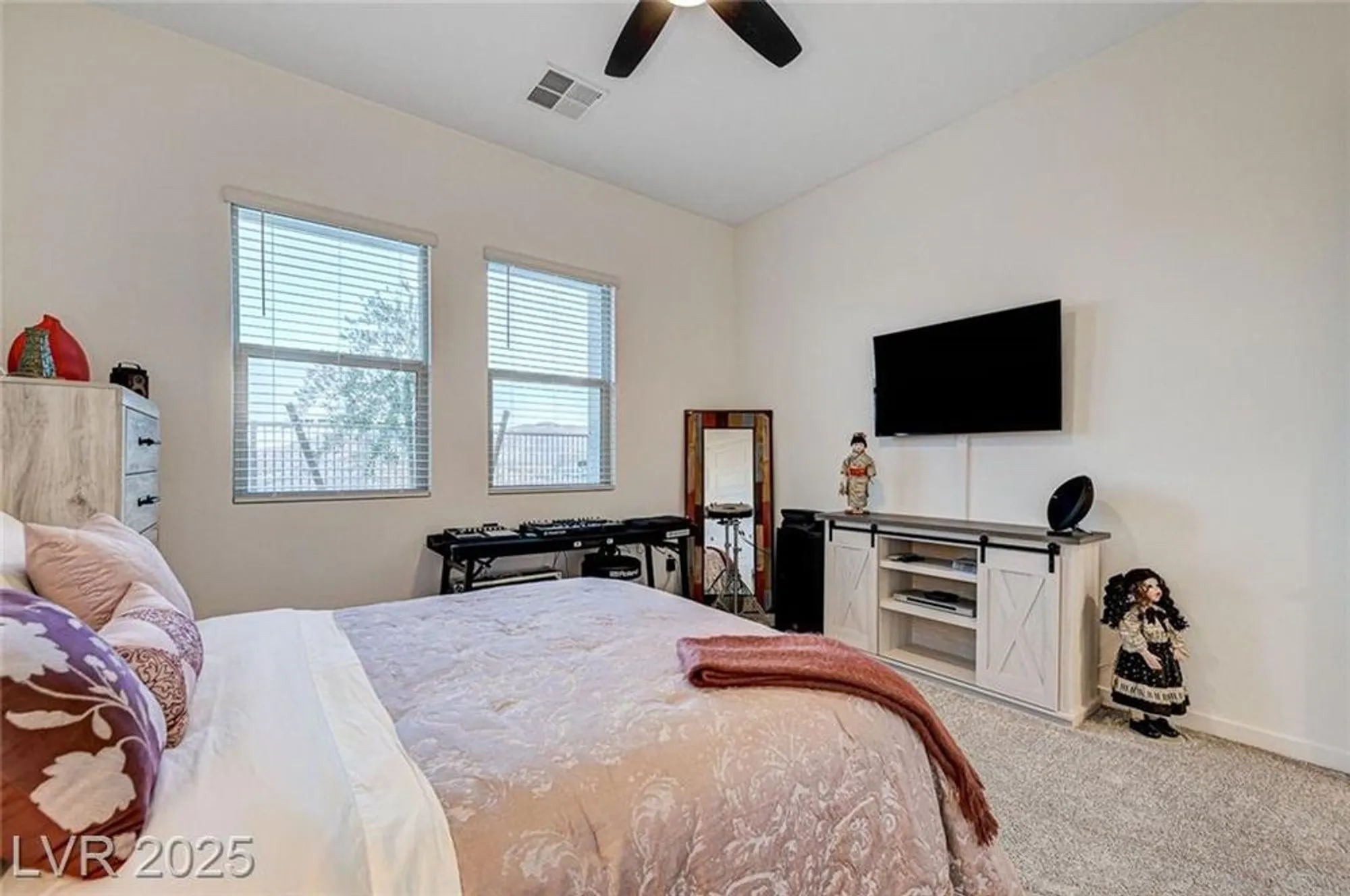 Property Slideshow image 36 of 67 | 912 allister fields ln, Las Vegas, NV, 89138
