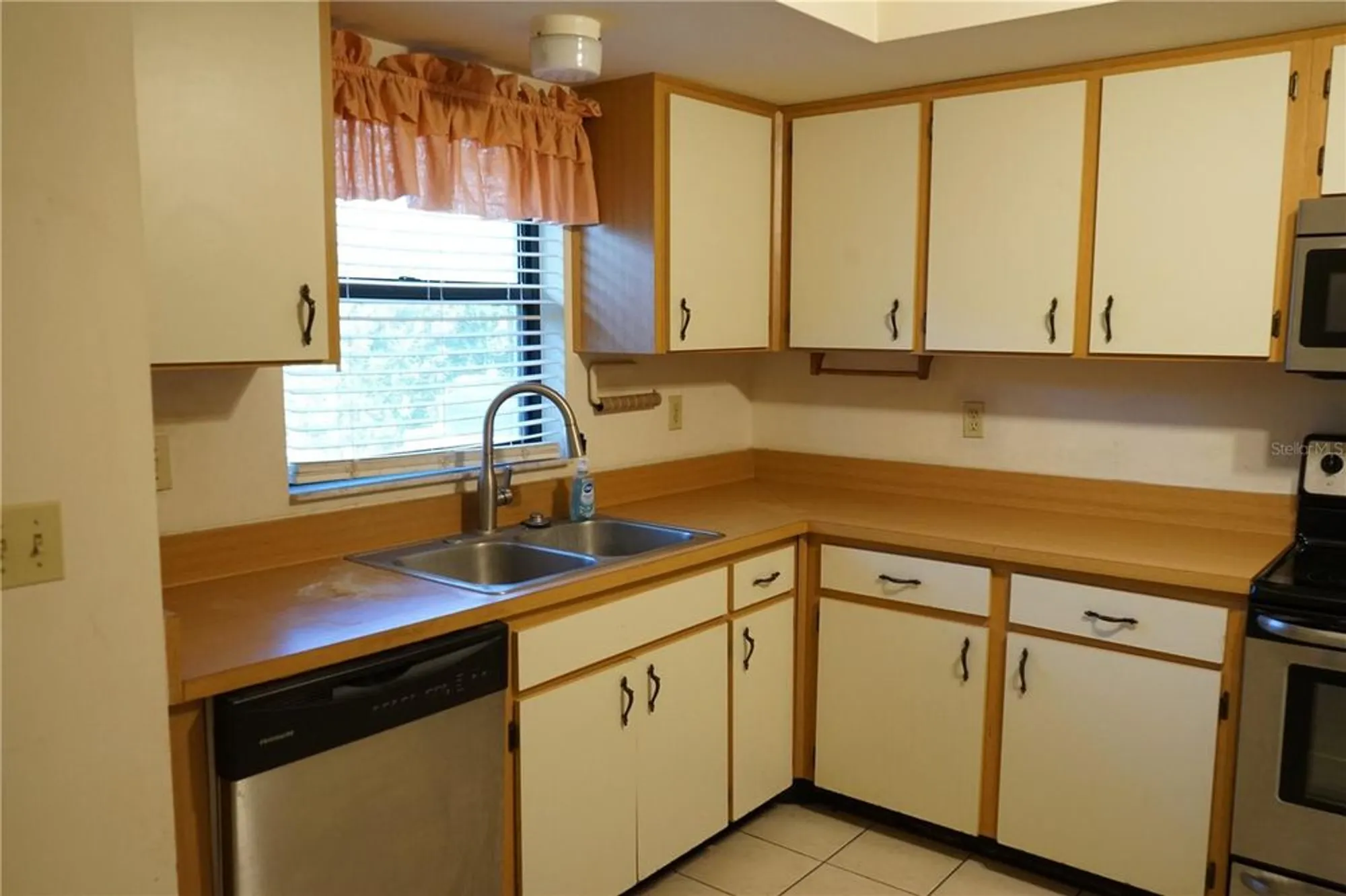 Property Slideshow image 10 of 33 | 1760 atrium dr, Sun City Center, FL, 33573