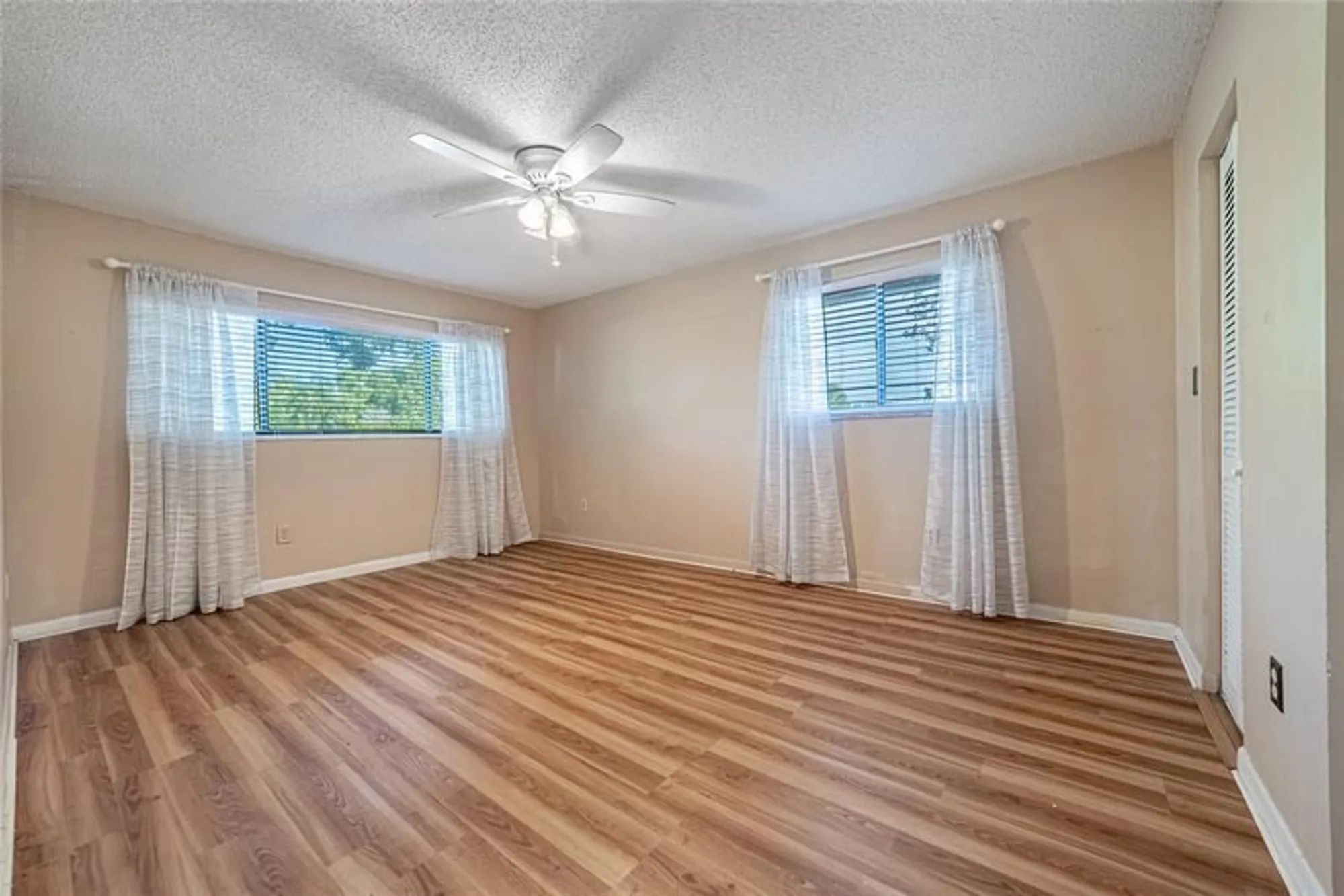Property Slideshow image 10 of 29 | 9998 n belfort cir # 9998, Tamarac, FL, 33321