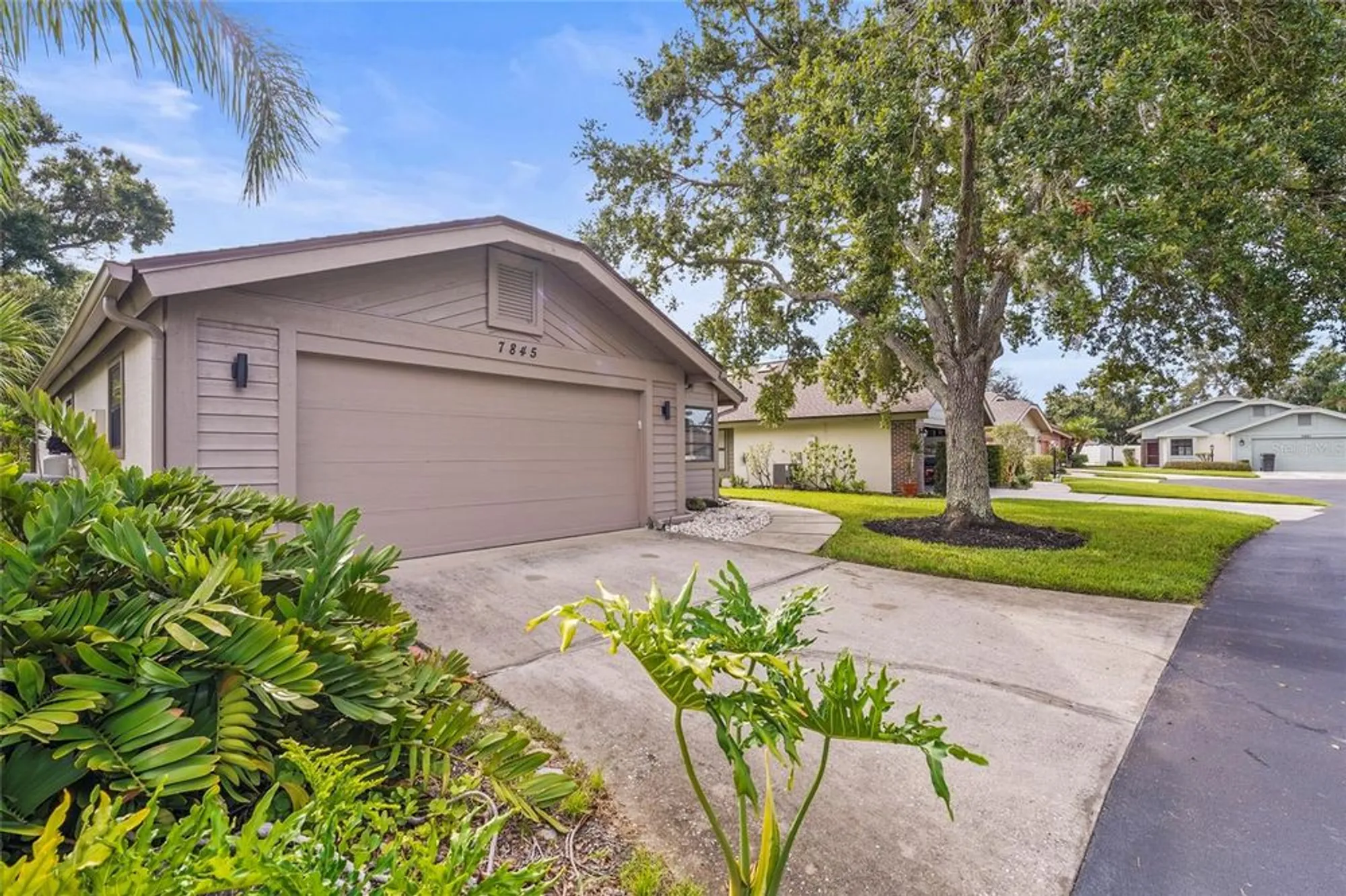 Property Slideshow image 5 of 51 | 7845 pine trace dr, Sarasota, FL, 34243