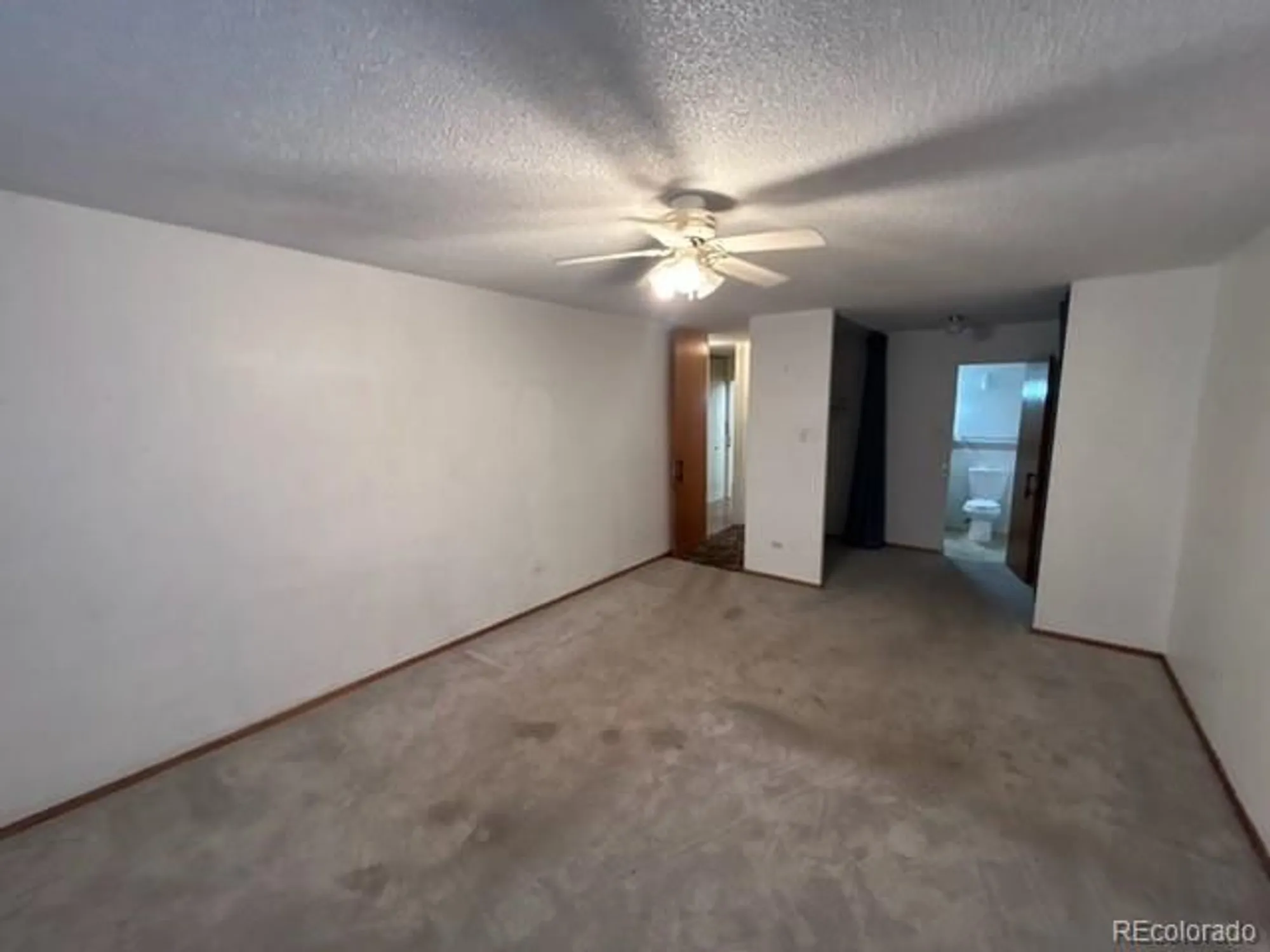Property Slideshow image 8 of 13 | 610 s clinton st 8b, Denver, CO, 80247