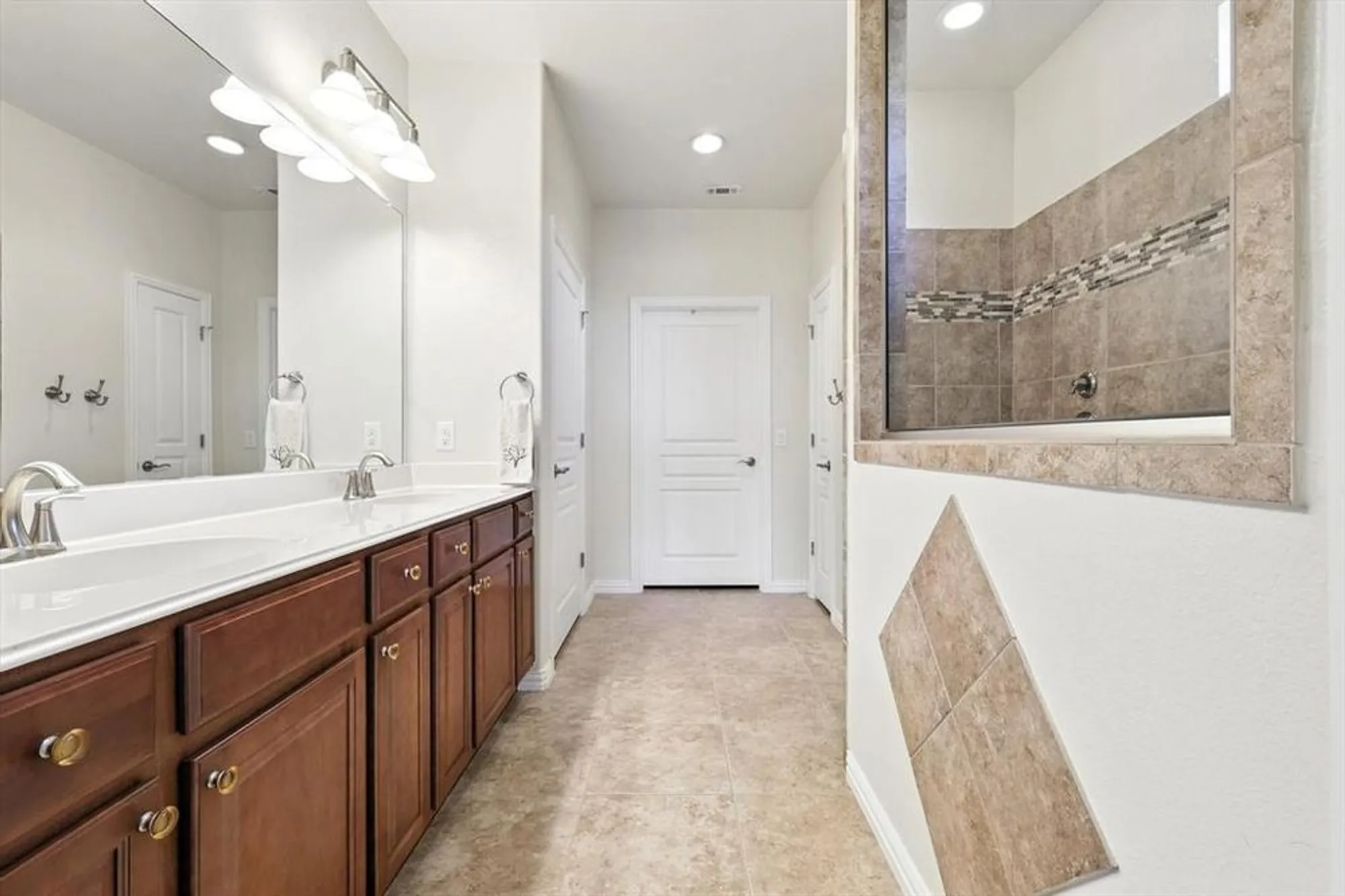 Property Slideshow image 20 of 40 | 2528 oyster bay dr, Frisco, TX, 75036