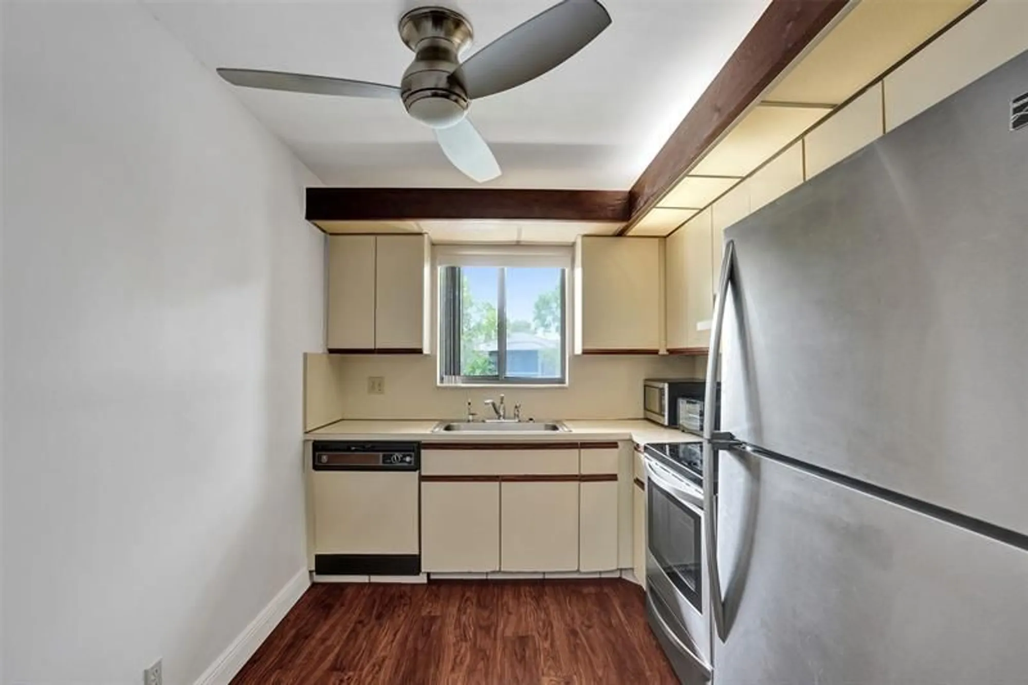 Property Slideshow image 17 of 66 | 7432 ashmont cir 208, Tamarac, FL, 33321