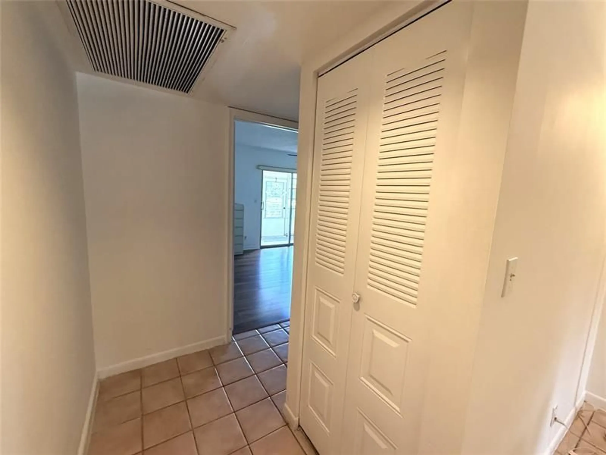 Property Slideshow image 12 of 24 | 1902 bermuda cir e1, Coconut Creek, FL, 33066