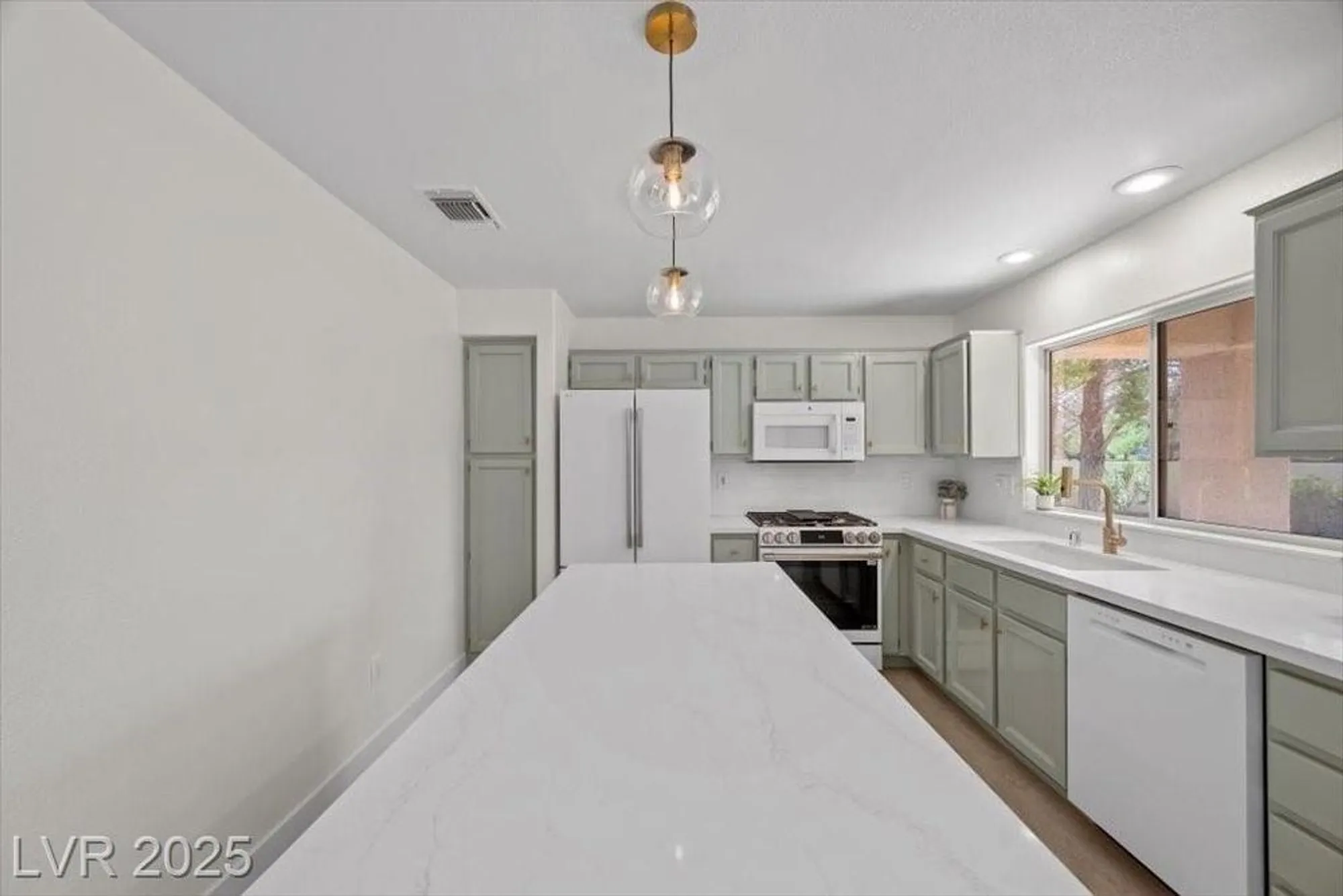 Property Slideshow image 13 of 27 | 2216 spring water dr, Las Vegas, NV, 89134