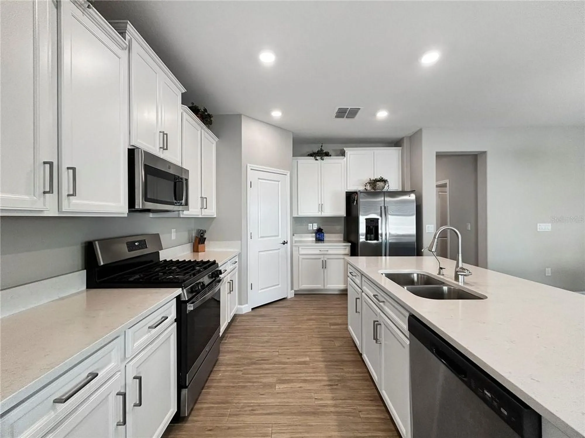 Property Slideshow image 7 of 30 | 16913 anchor root st, Wimauma, FL, 33598