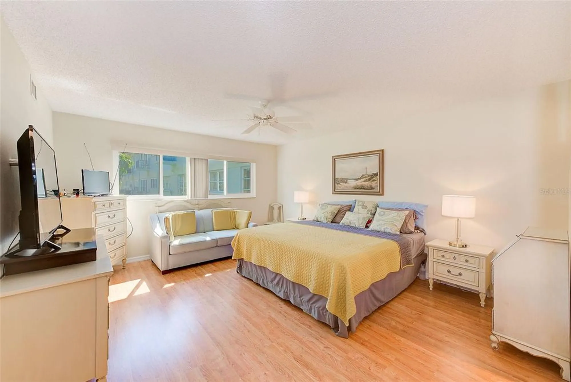 Property Slideshow image 20 of 43 | 2229 americus blvd 25, Clearwater, FL, 33763