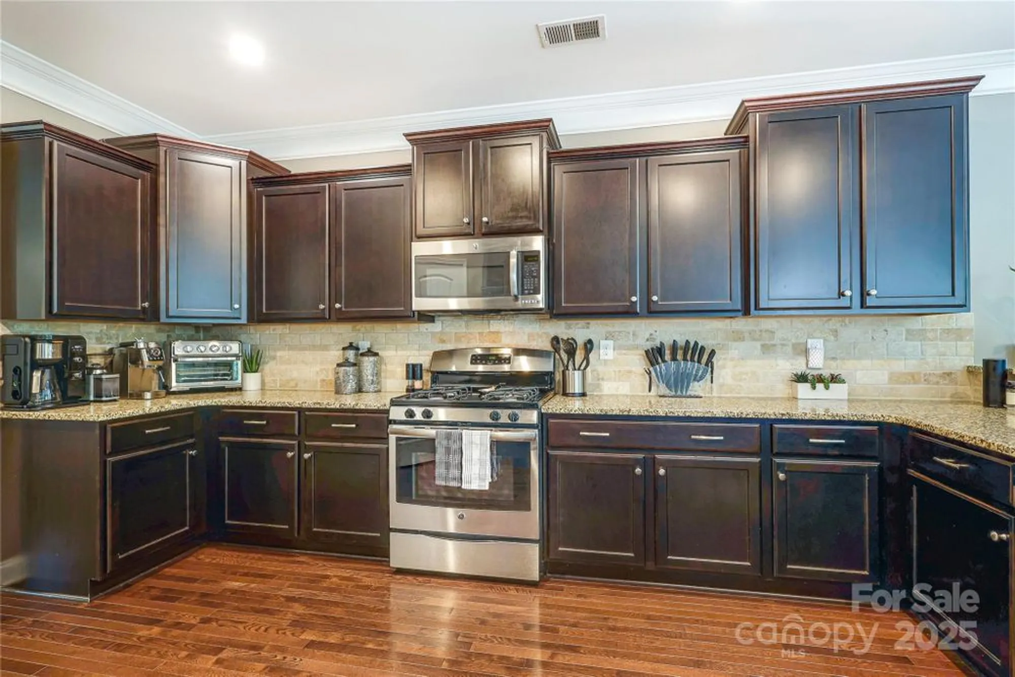 Property Slideshow image 12 of 46 | 5015 el molino dr, Charlotte, NC, 28214