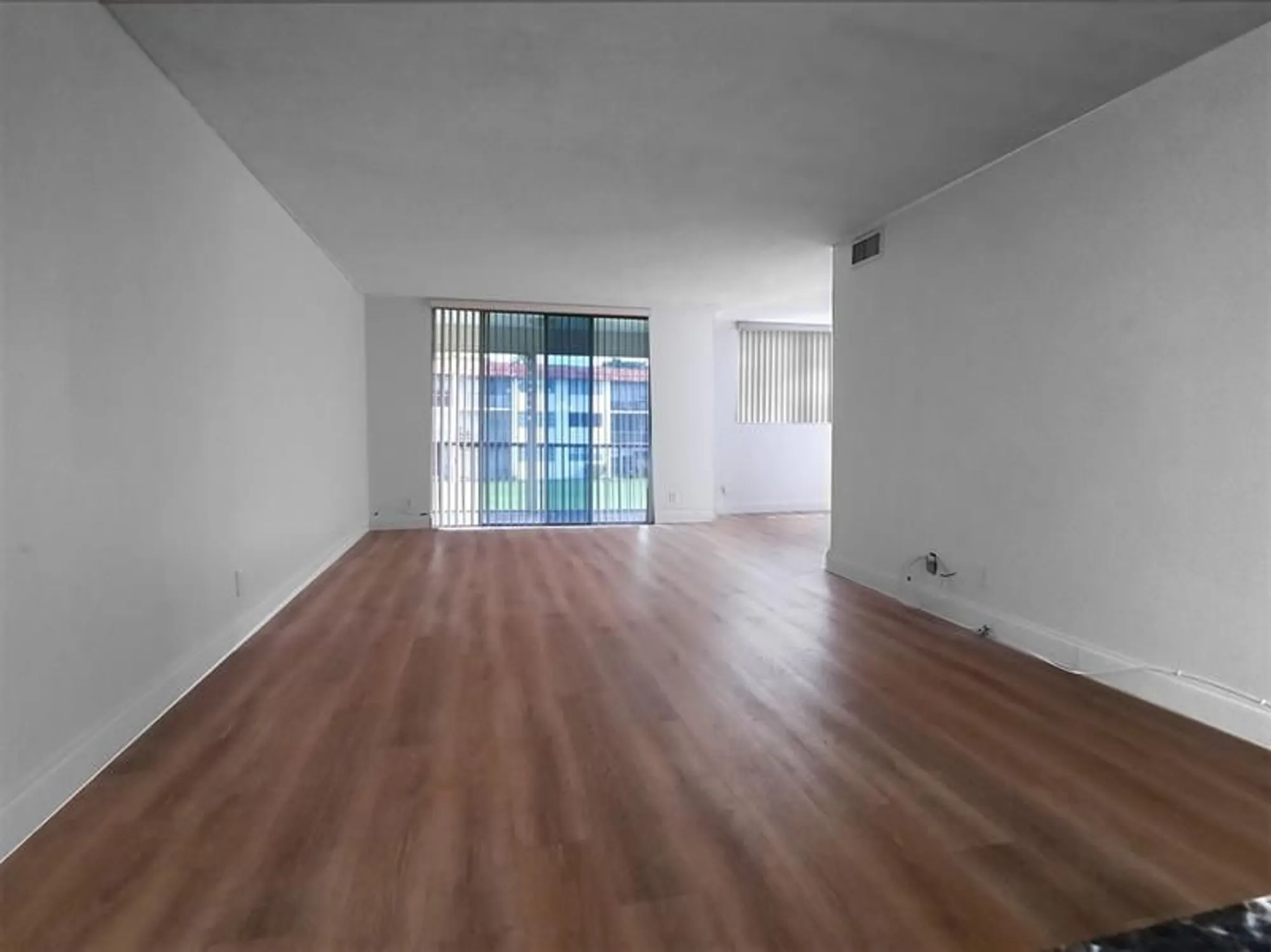 Property Slideshow image 4 of 21 | 9420 s hollybrook lake dr 201, Pembroke Pines, FL, 33025