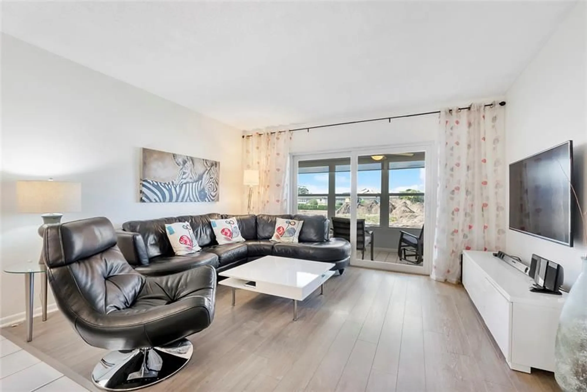 Property Slideshow image 2 of 18 | 601 nw 76th ter 208, Margate, FL, 33063