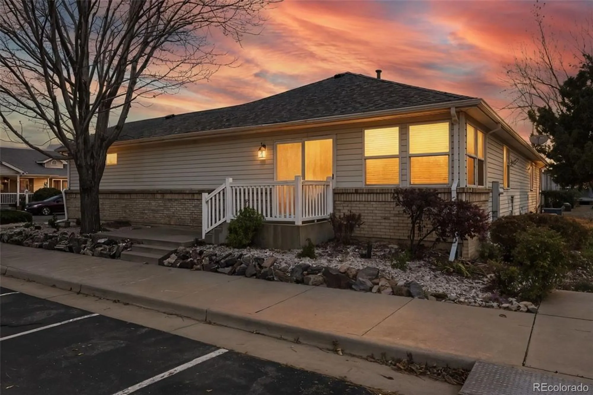 Property Slideshow image 2 of 30 | 2218 s iola st, Aurora, CO, 80014