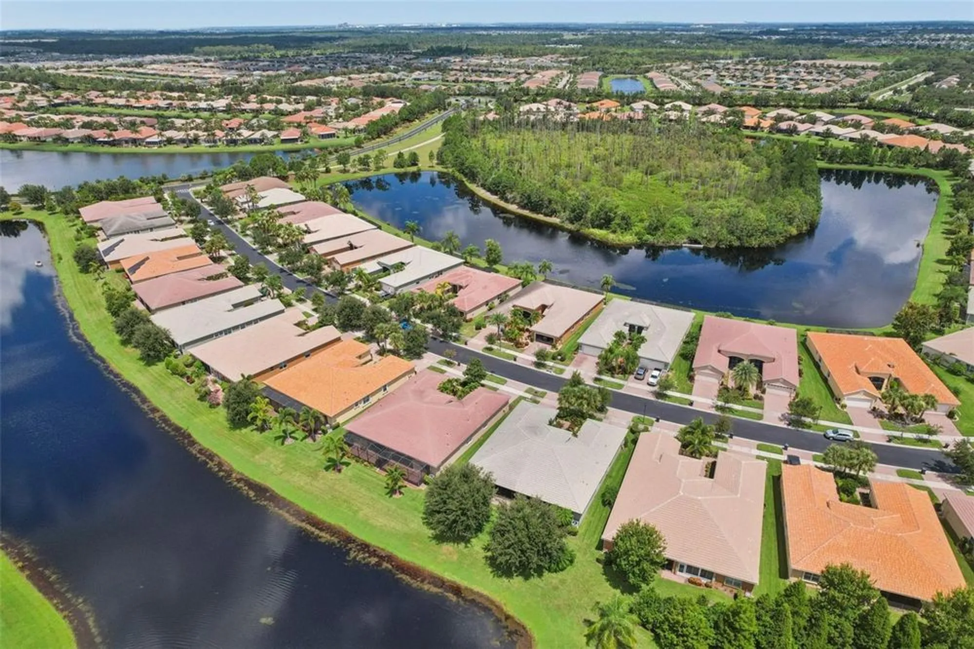 Property Slideshow image 41 of 73 | 15820 aurora lake cir, Wimauma, FL, 33598