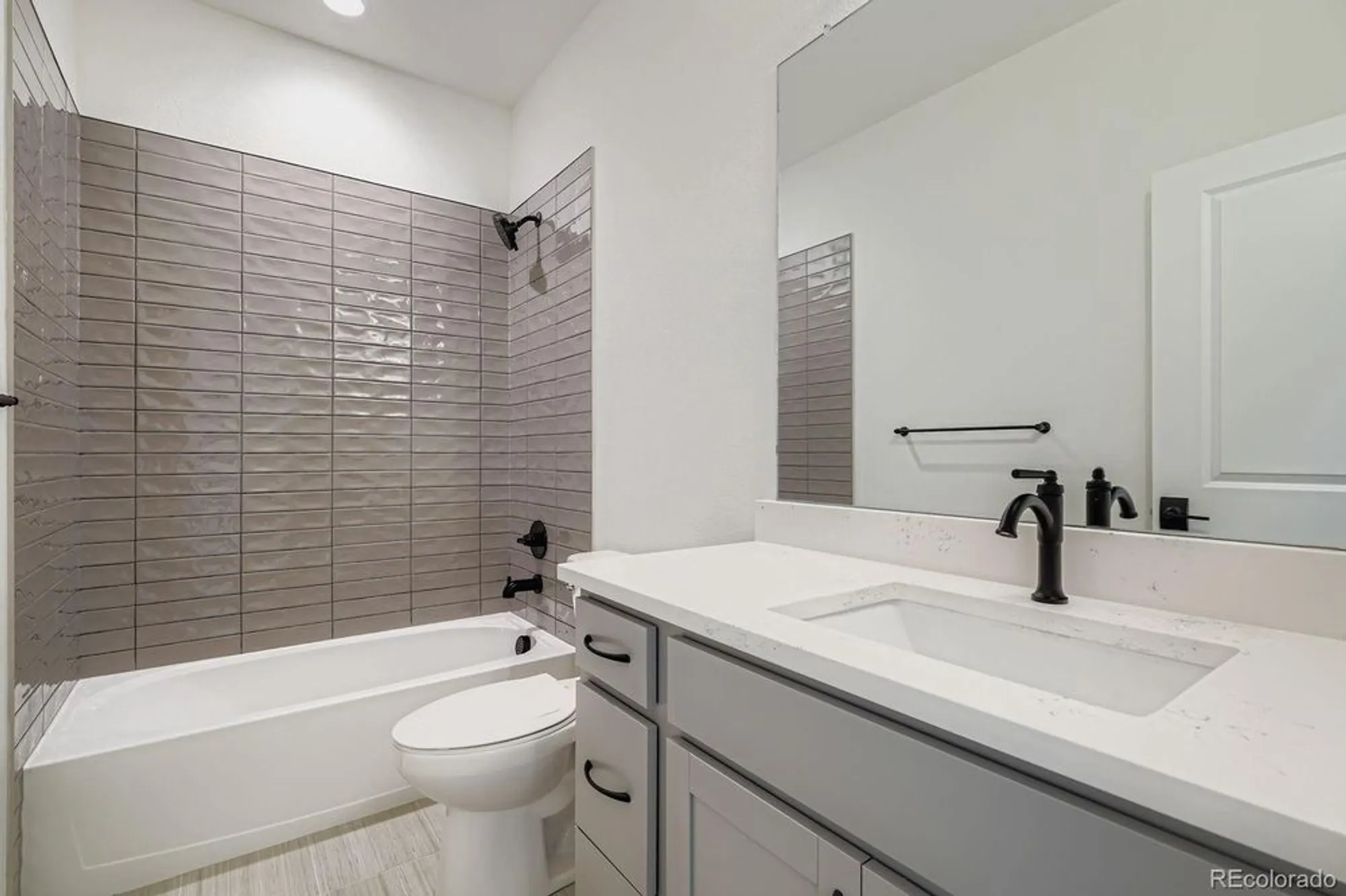 Property Slideshow image 20 of 28 | 8925 s riviera way, Aurora, CO, 80016