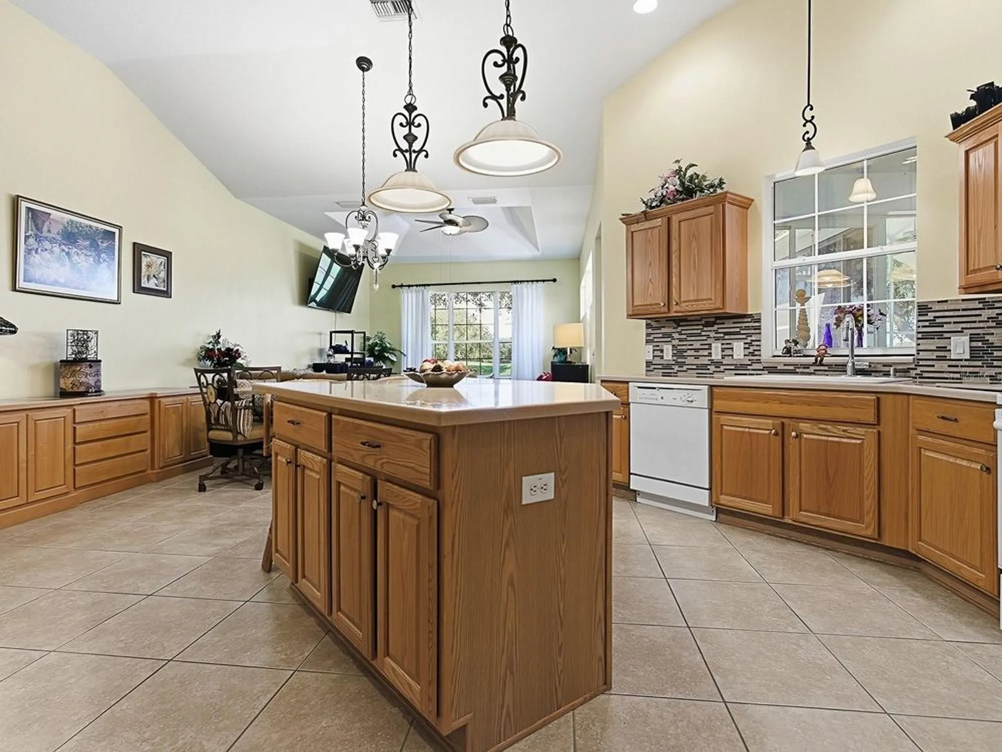 Property Slideshow image 18 of 66 | 17627 se 88th covington cir, The Villages, FL, 32162